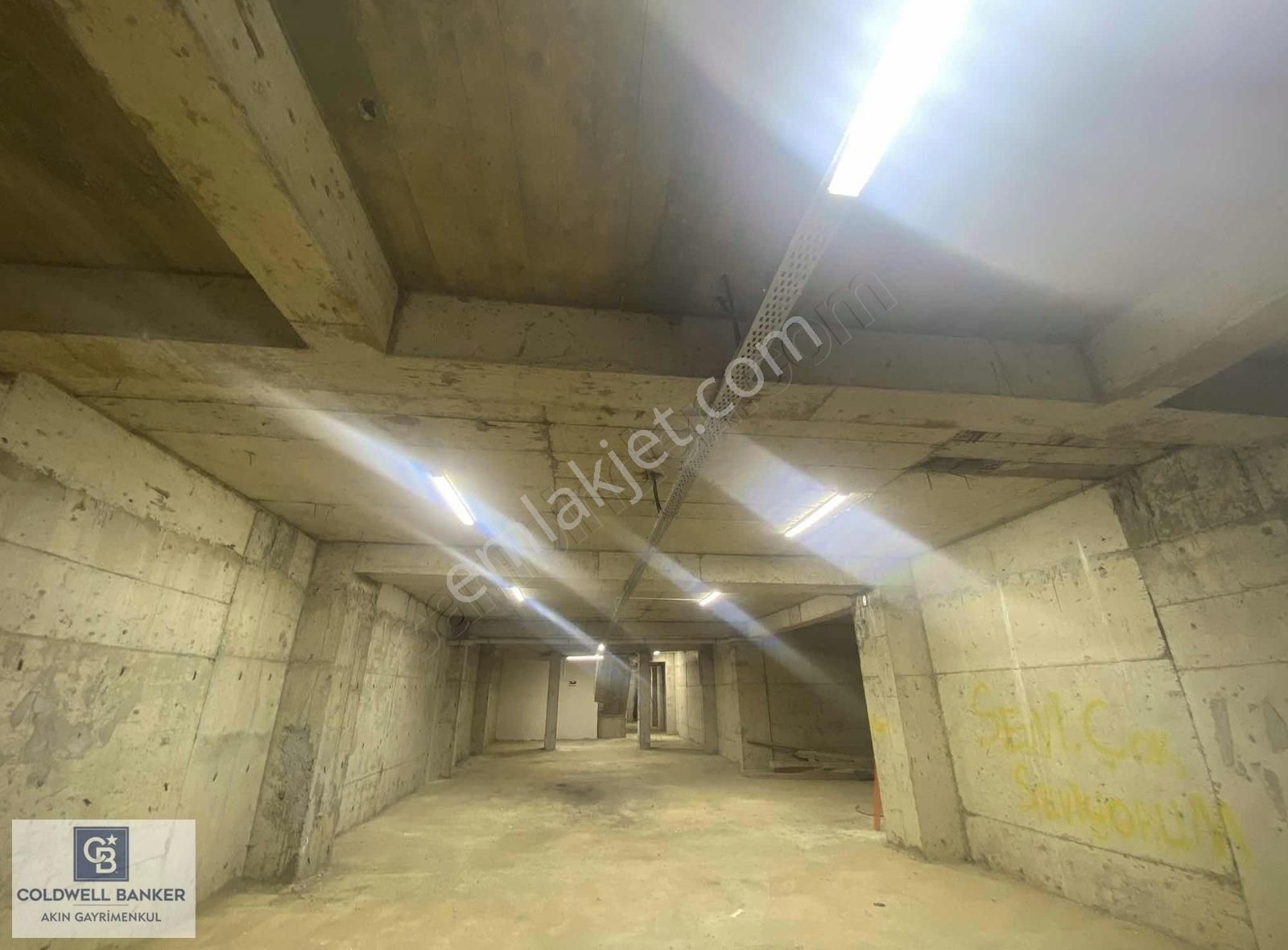 Sancaktepe V.karani Mah. 370m2 Kiralık Depo