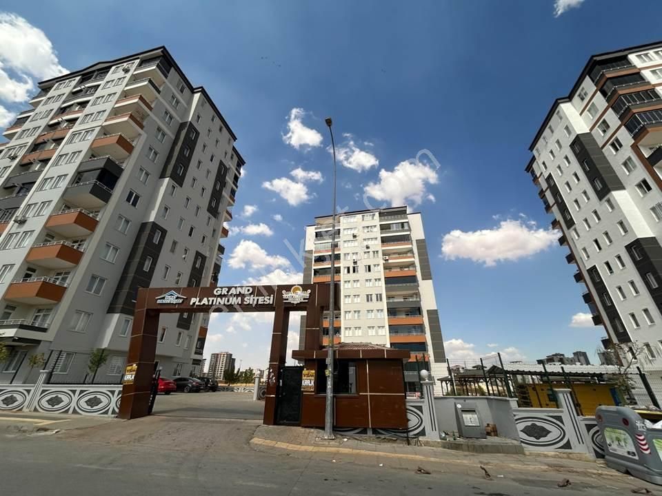 Repa Gayrimenkul Songül Gözcü'den Fıstıklık Mah.de Kiralık 2+1