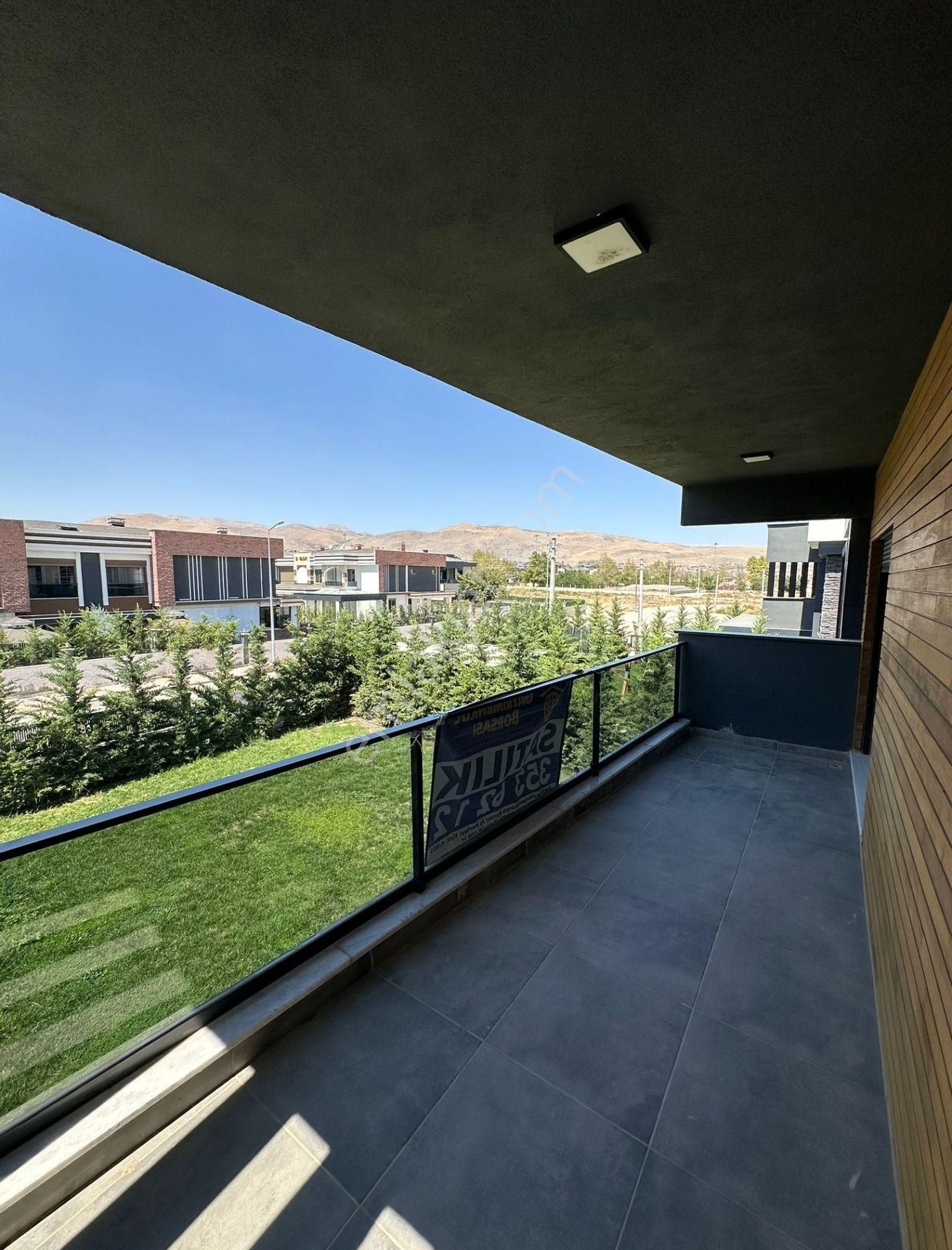 Pema Koleji Yanı Aren Konutlarında Satılık 5+1 Villa - Görsel 11