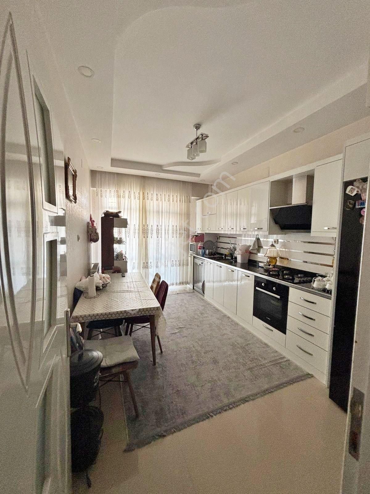 Fıstıklık Park Yakını Geniş Cam Balkonlu Arakat Ultralüx 3+1