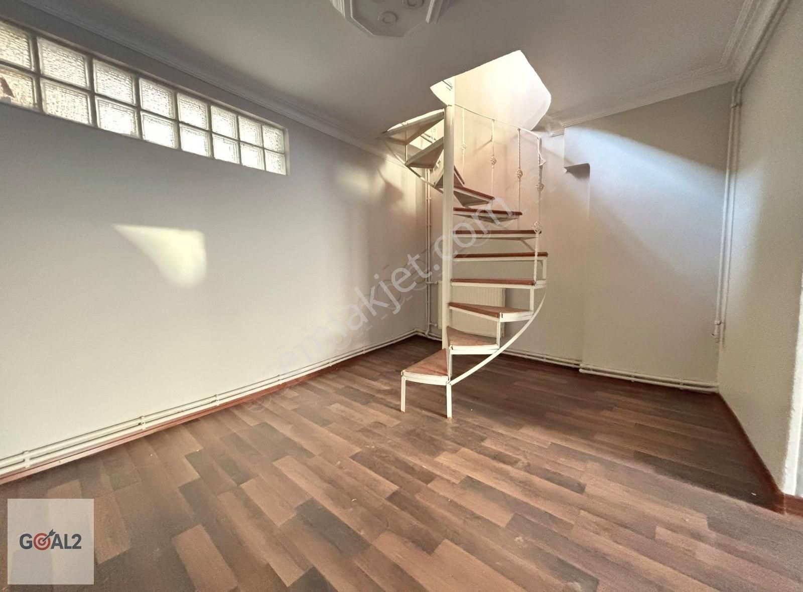 Fatihte Eşsiz Manzaralı Ferah Ve Geniş Daire 5+1 - Görsel 5