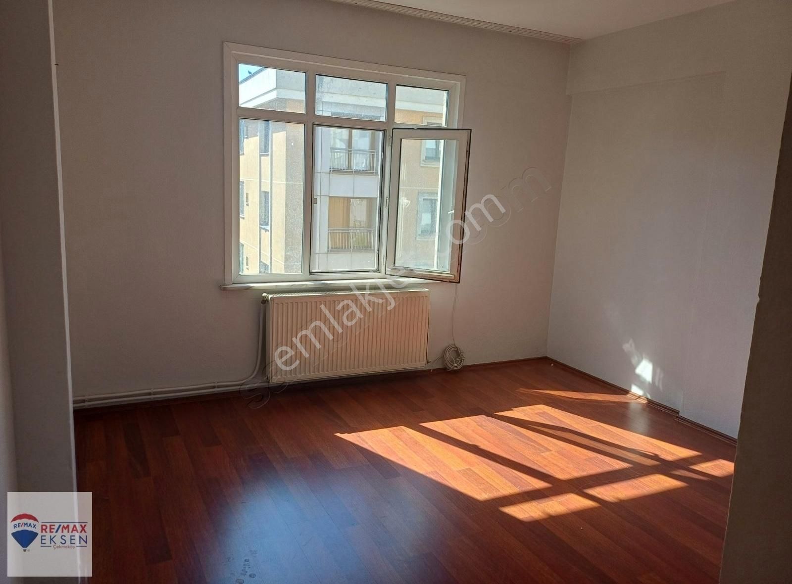 Acıbadem Metrobüse Çok Yakın 3+1 Satılık Daire.