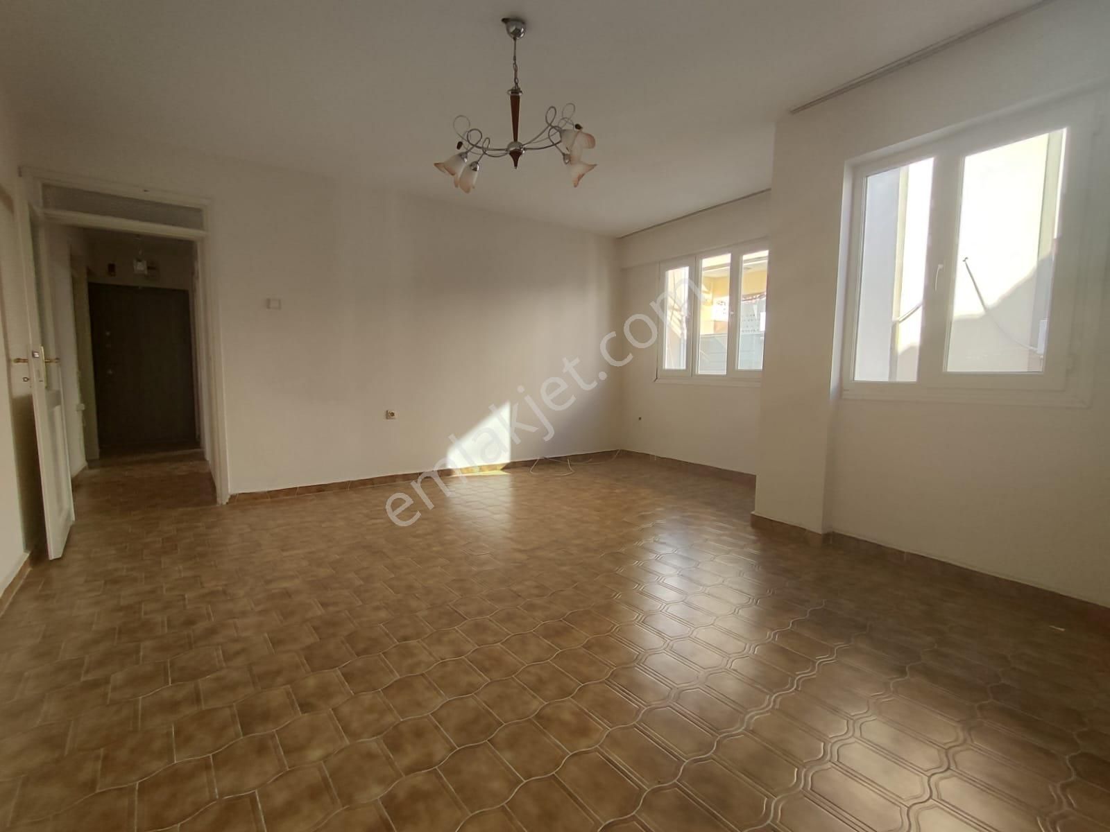 Ata Caddesi Yakını 120 M2 3+1 Arakat Klasik Daire