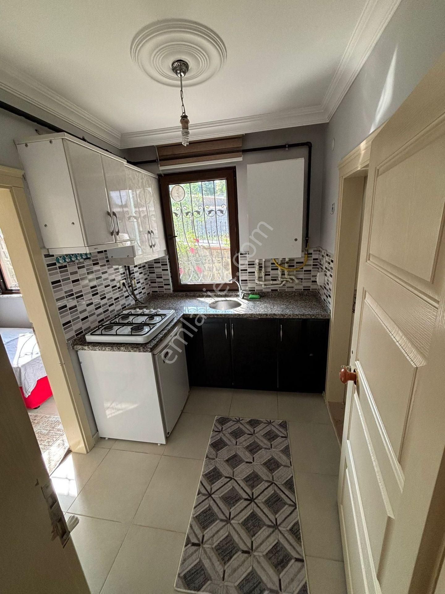 Ktü D Kapısı Önünde – Bahçe Katı 1+0 Kiralık Daire (faturalar Dahil)