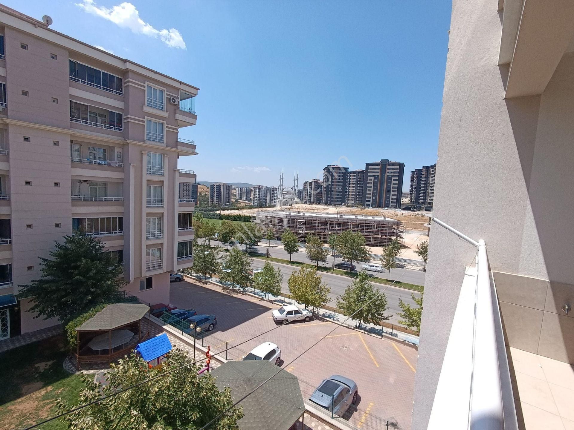 Batıkent'te Site İçerisinde Satılık 3+1 Ara Kat Daire