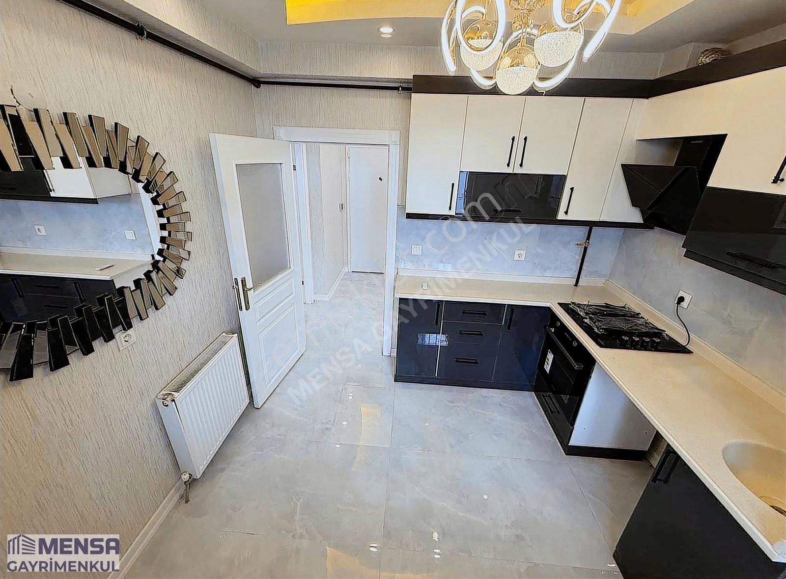 Mensa'dan Karakaya Mah. Masrafsız Çift Balkonlu Merkezi Konumda - Görsel 4