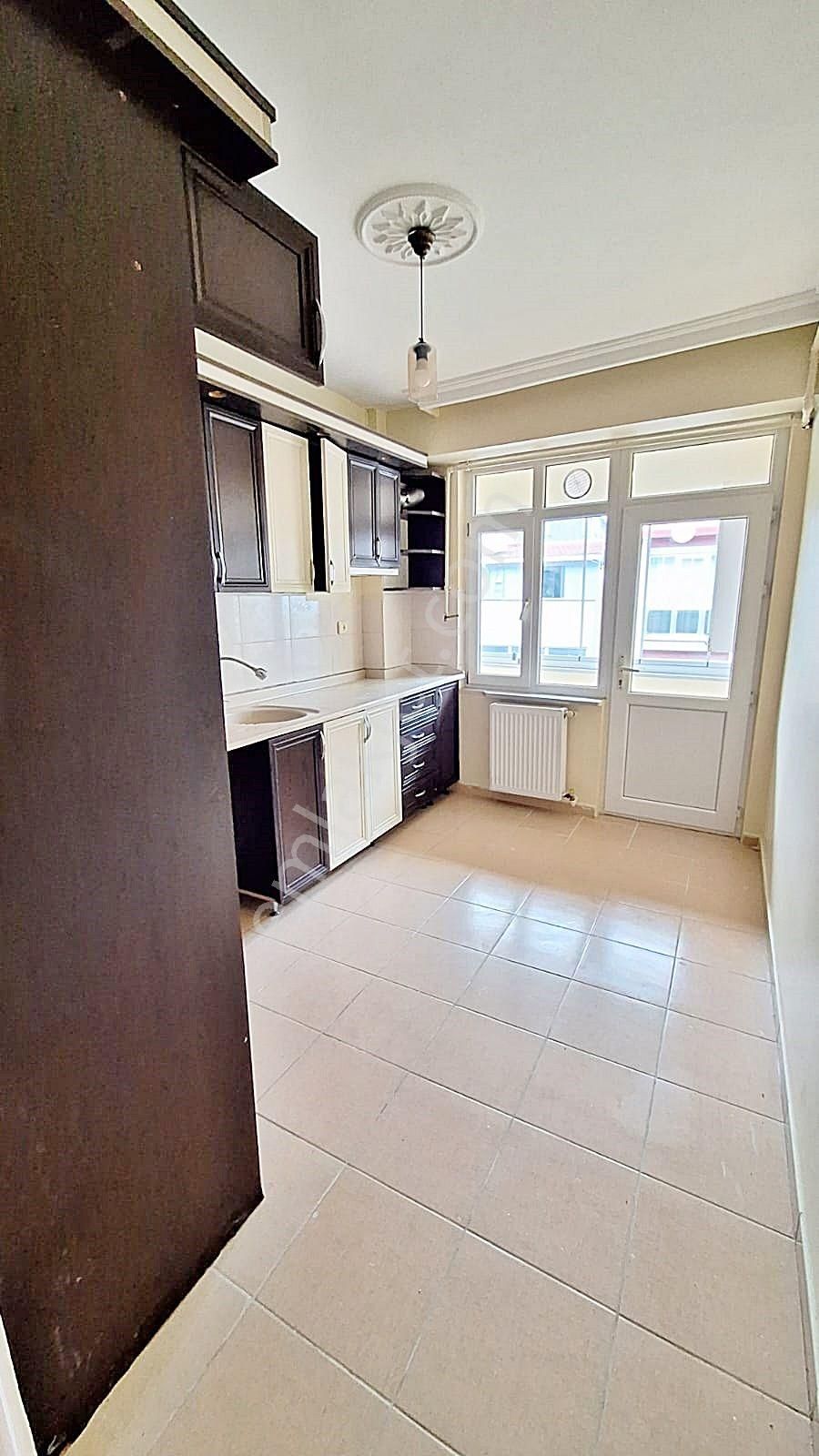 Esenyurt İnönü Mah Tabelada Kiralık Daire 2+1 Geniş Balkonlu