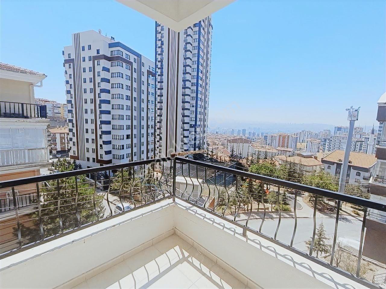 Şehit Kubilay Mahallesi Satılık 3+1 Manzaralı Çift Balkonlu Ara Kat Daire