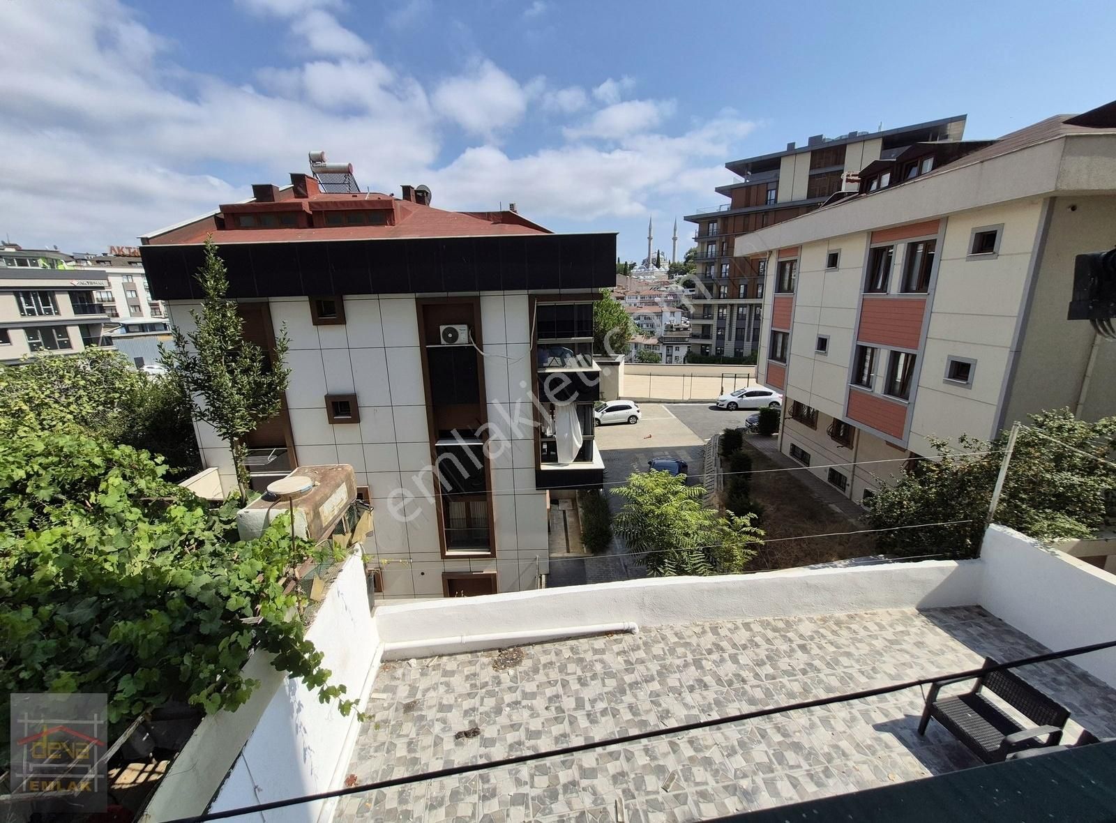 Deva'dan Nev Çarşı Ve Belediyeye Yakın Çift Cepheli Balkonlu 3+1