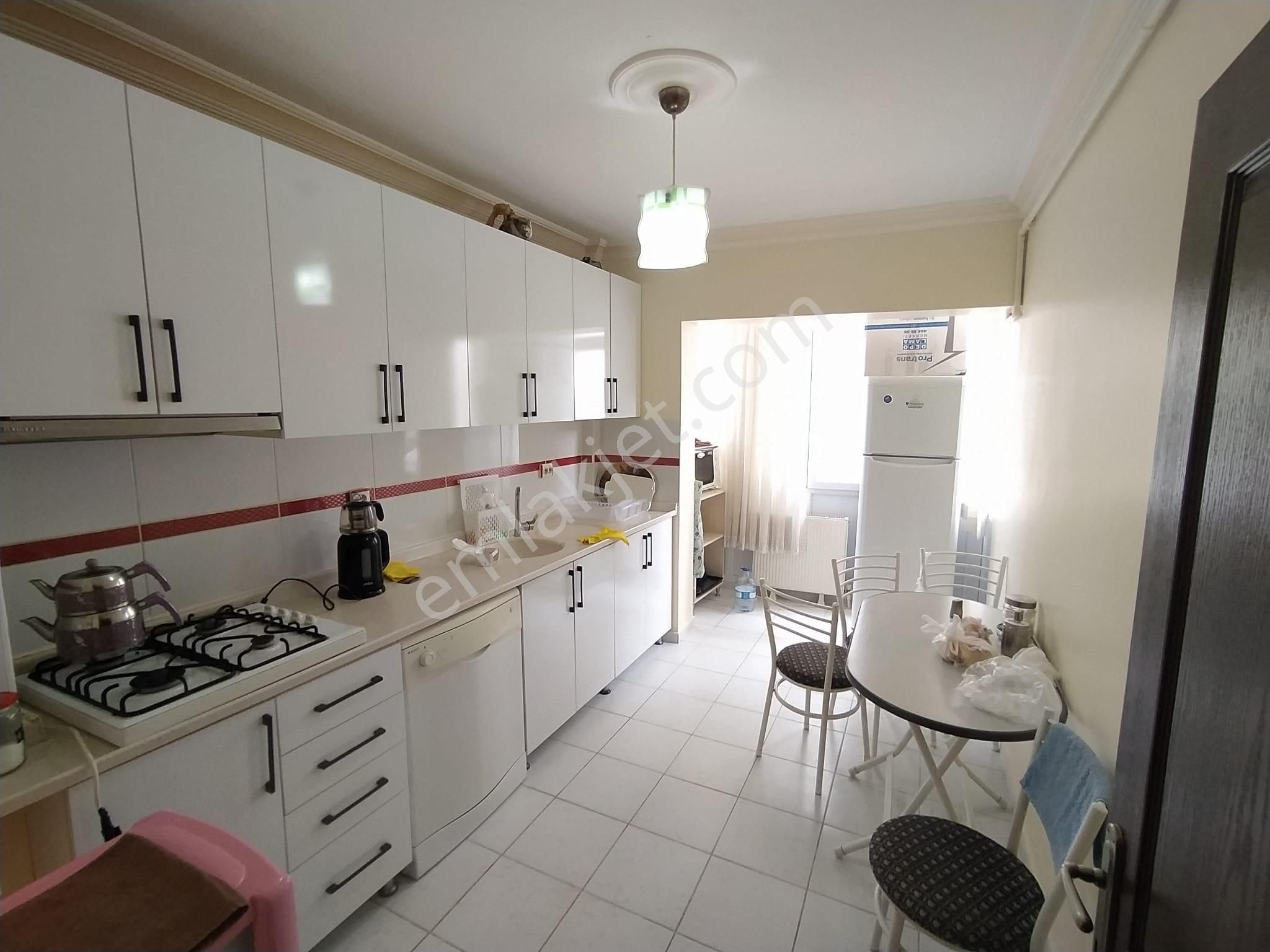 Taner'den Dikmen Sokullu Cad'de Ptt Yakını 3+1 125 Kombili Arakat Manzaralı