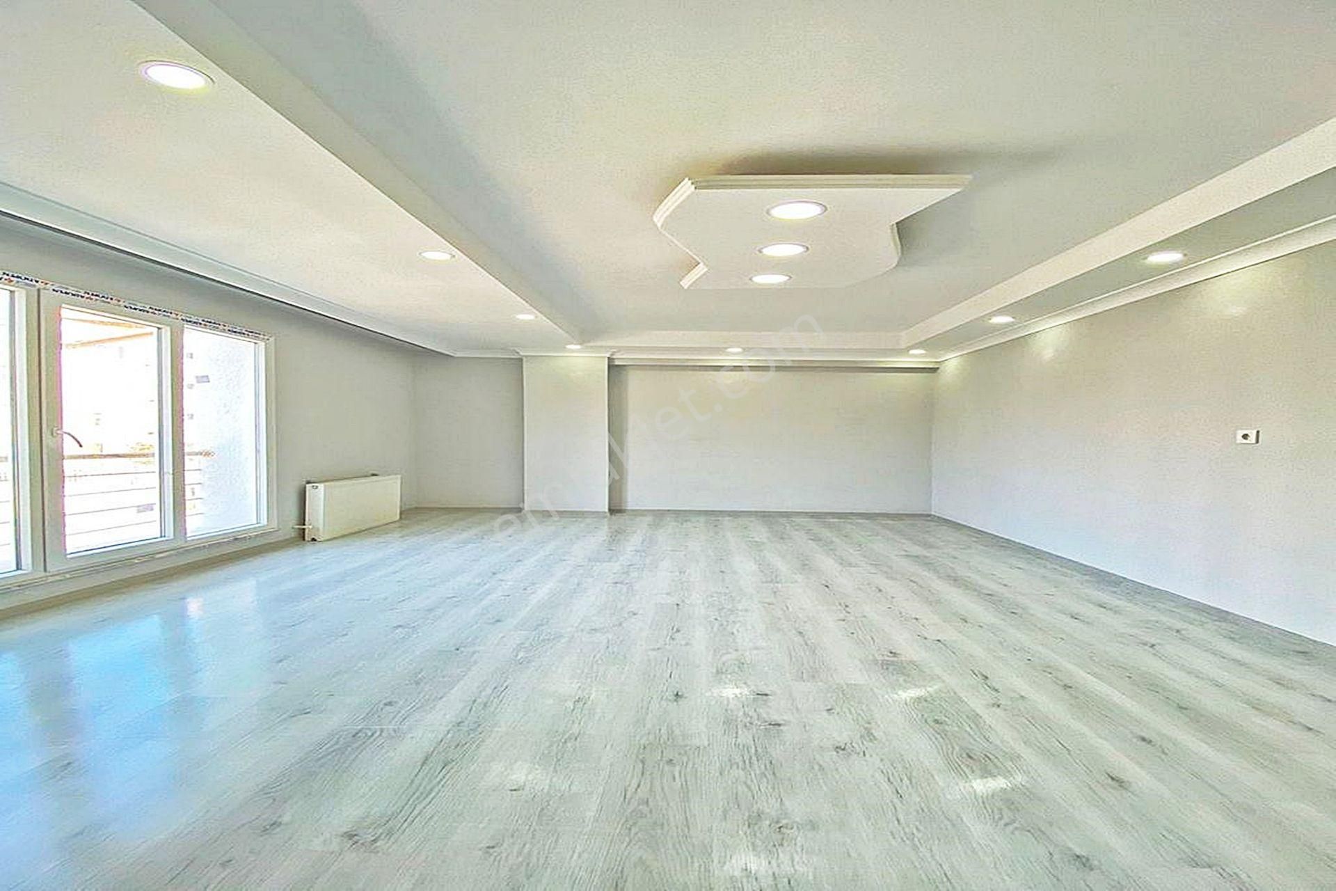 Bahçeşehir Akbatı Merkezde Lüx Tasarımı İle Satılık 2+1 Arakat - Görsel 4