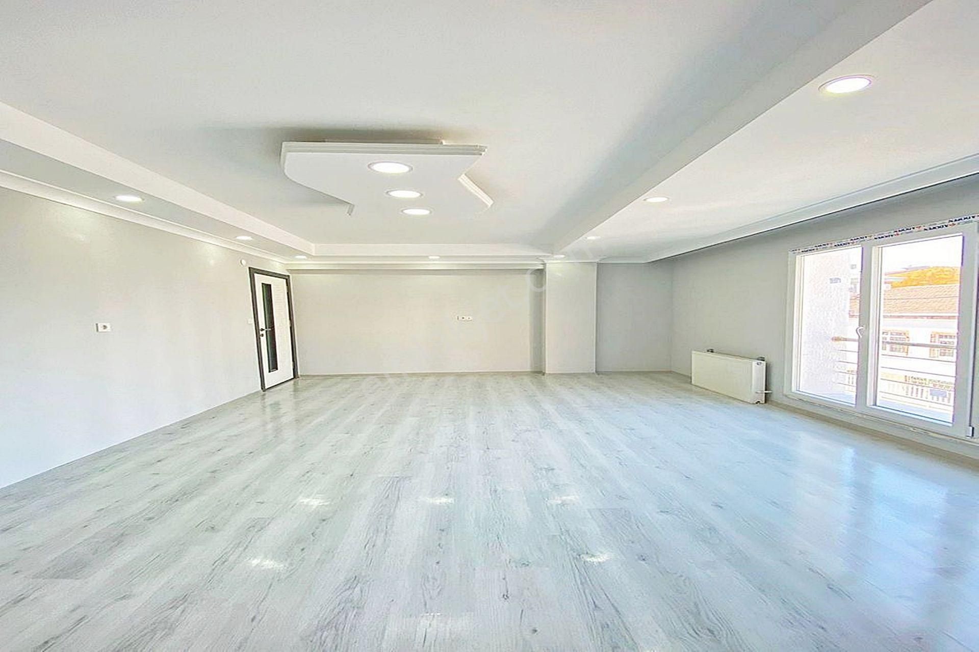 Bahçeşehir Akbatı Merkezde Lüx Tasarımı İle Satılık 2+1 Arakat - Görsel 5