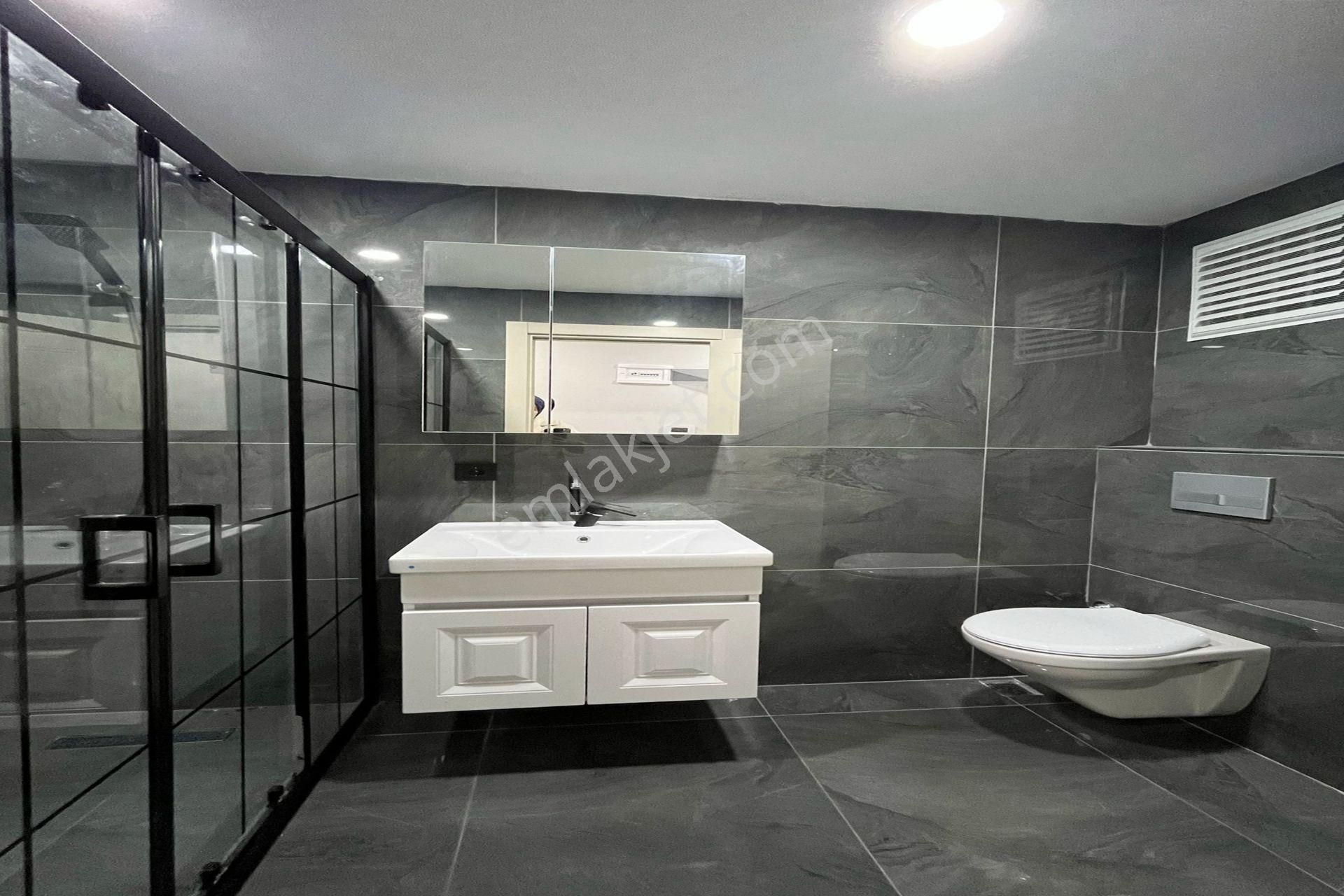 Bahçeşehir Akbatı Merkezde Lüx Tasarımı İle Satılık 2+1 Arakat - Görsel 18