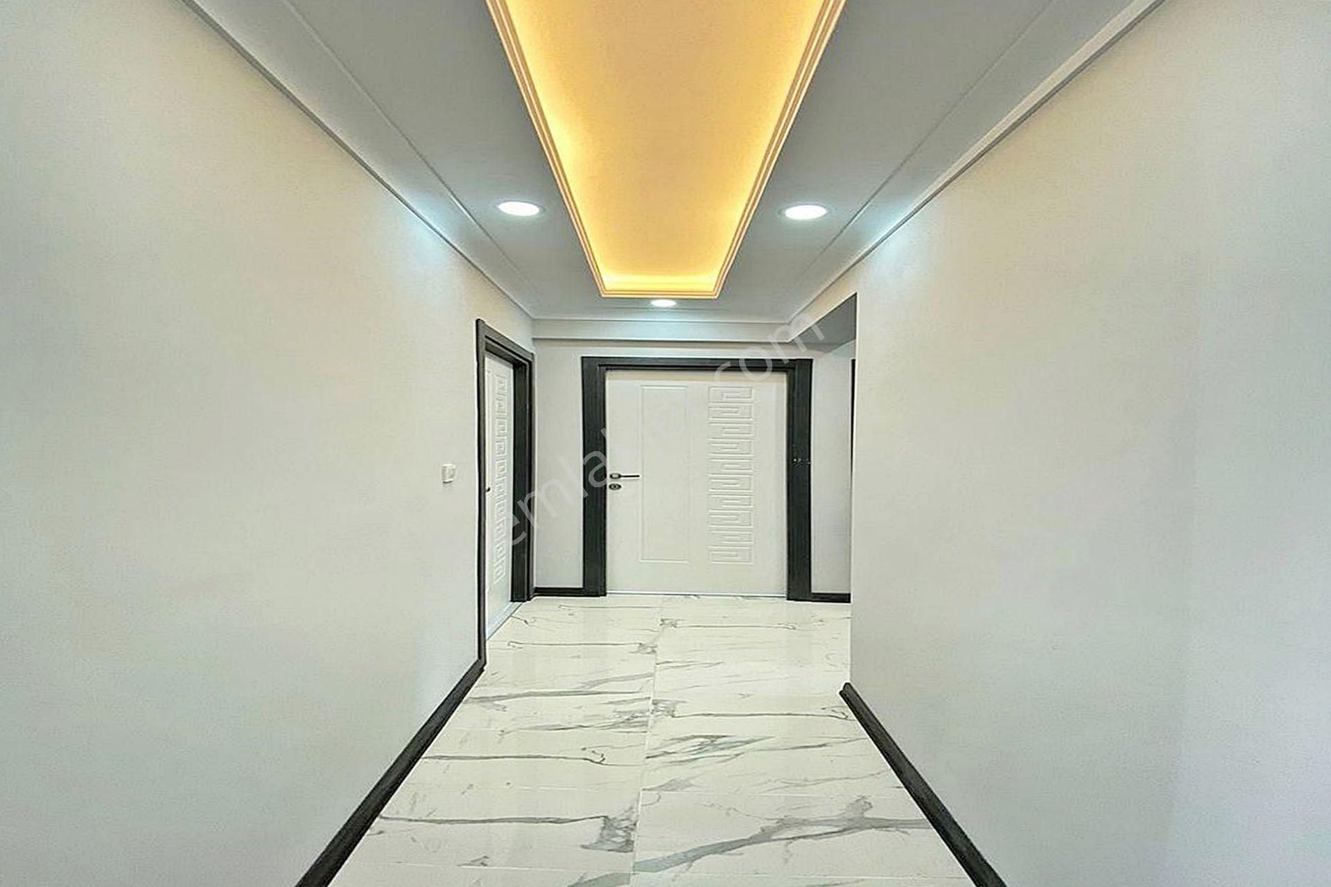 Bahçeşehir Akbatı Merkezde Lüx Tasarımı İle Satılık 2+1 Arakat - Görsel 13