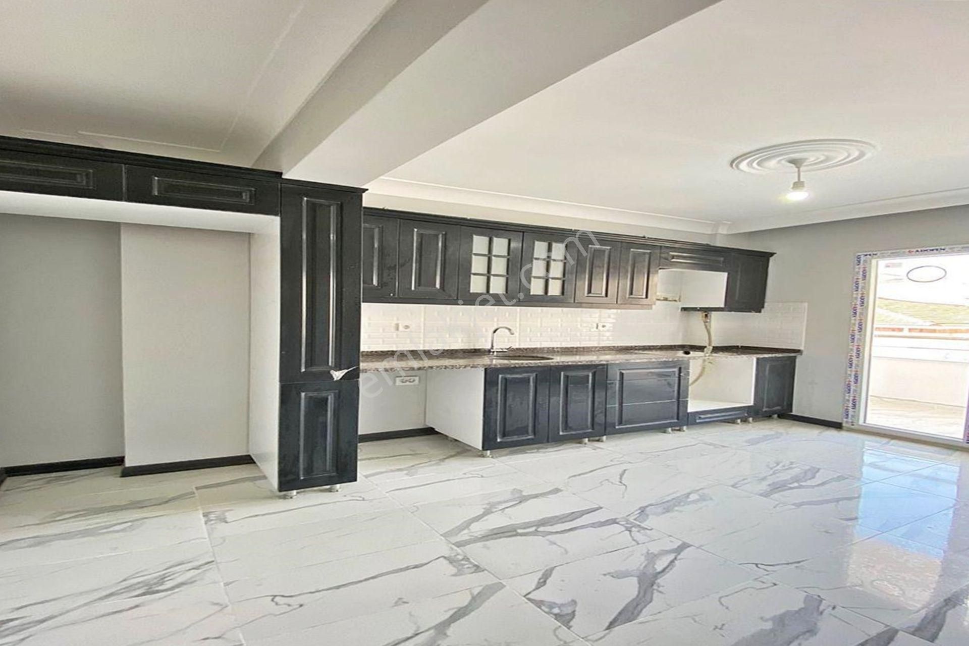 Bahçeşehir Akbatı Merkezde Lüx Tasarımı İle Satılık 2+1 Arakat - Görsel 3