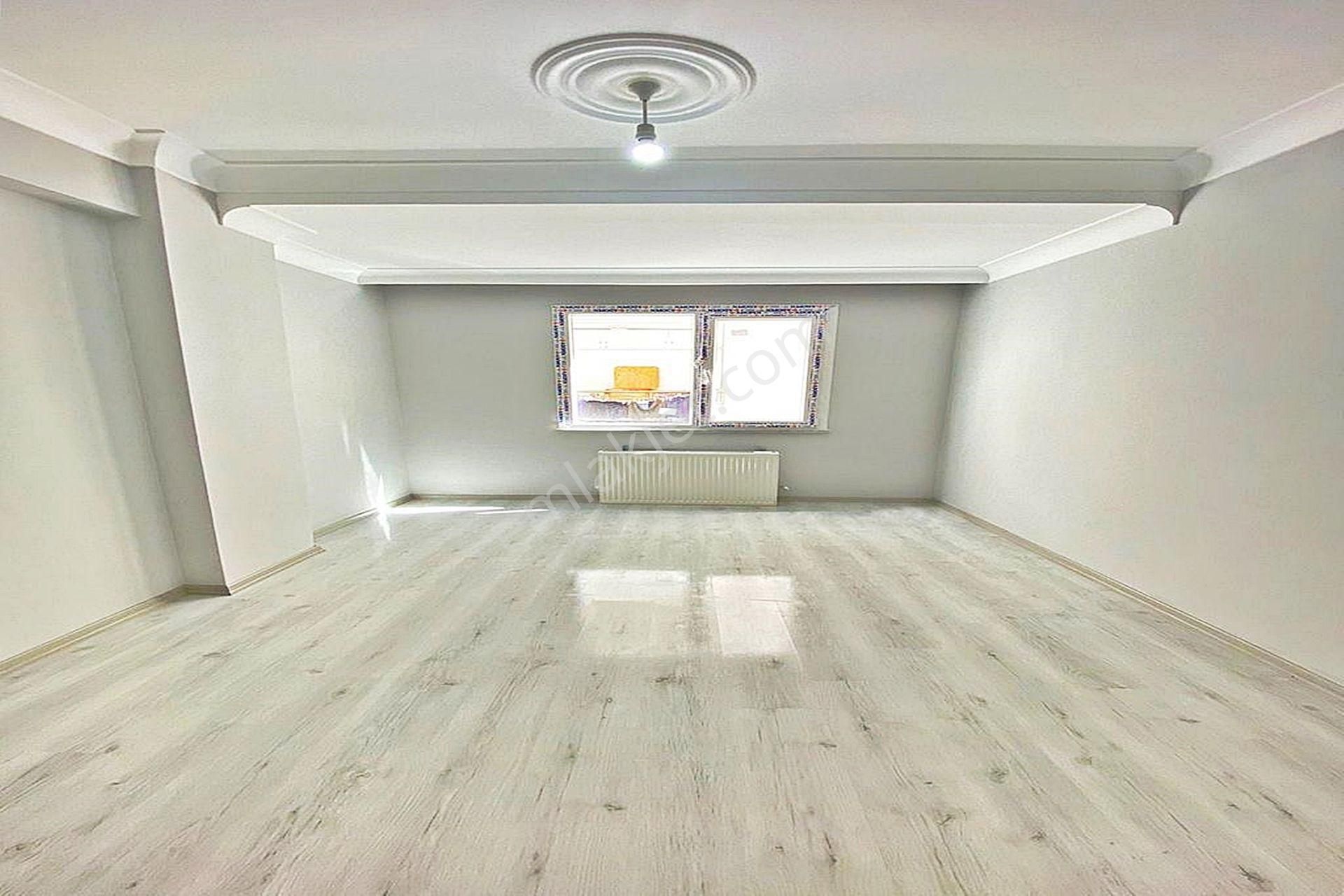 Bahçeşehir Akbatı Merkezde Lüx Tasarımı İle Satılık 2+1 Arakat - Görsel 15