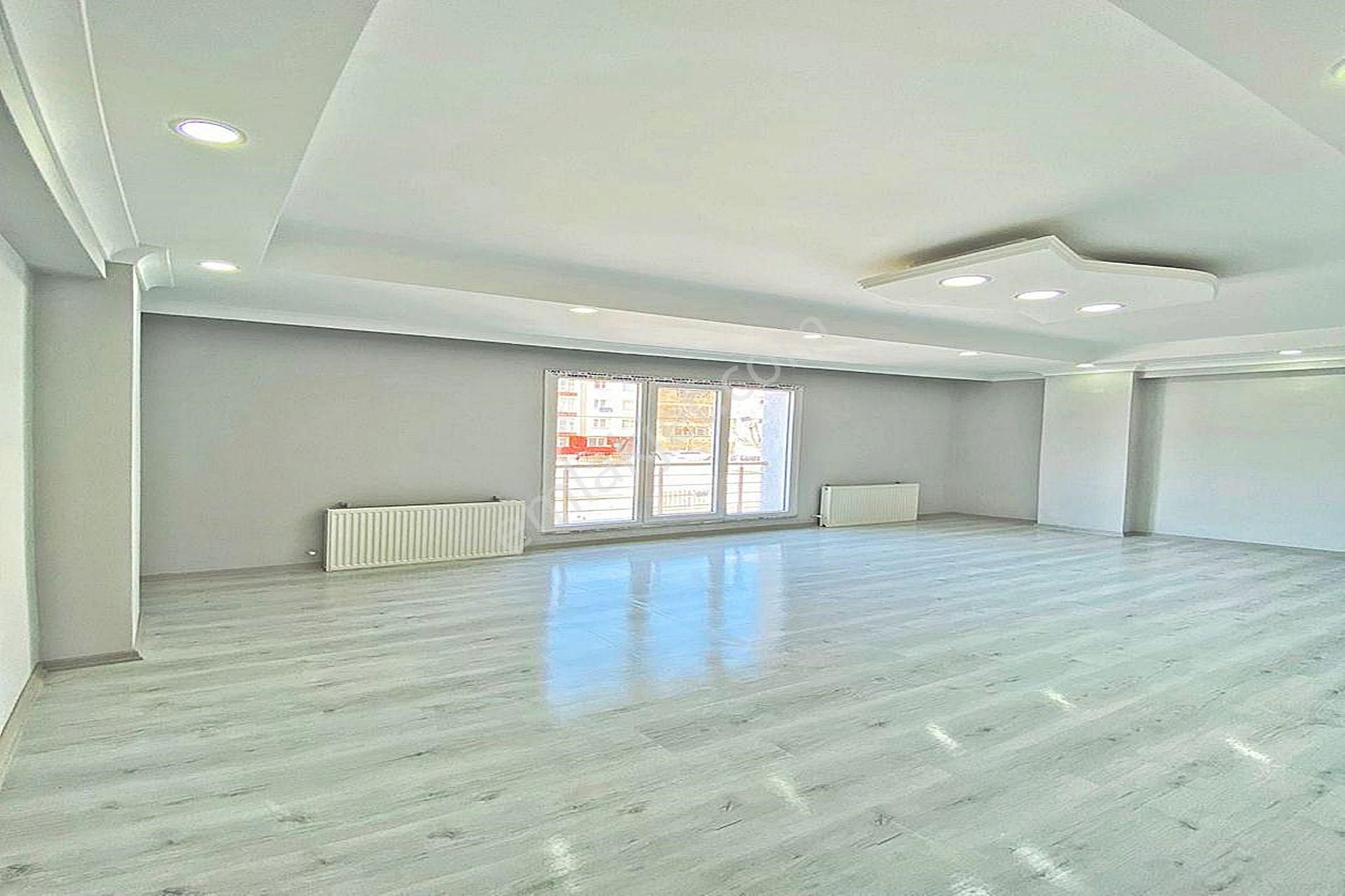 Bahçeşehir Akbatı Merkezde Lüx Tasarımı İle Satılık 2+1 Arakat - Görsel 8