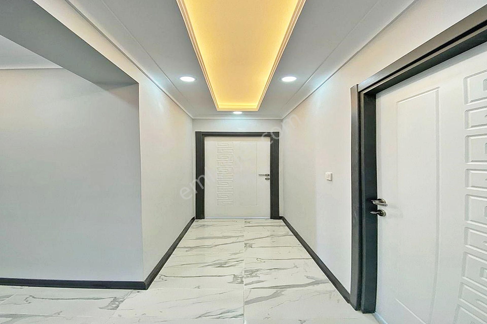 Bahçeşehir Akbatı Merkezde Lüx Tasarımı İle Satılık 2+1 Arakat - Görsel 12