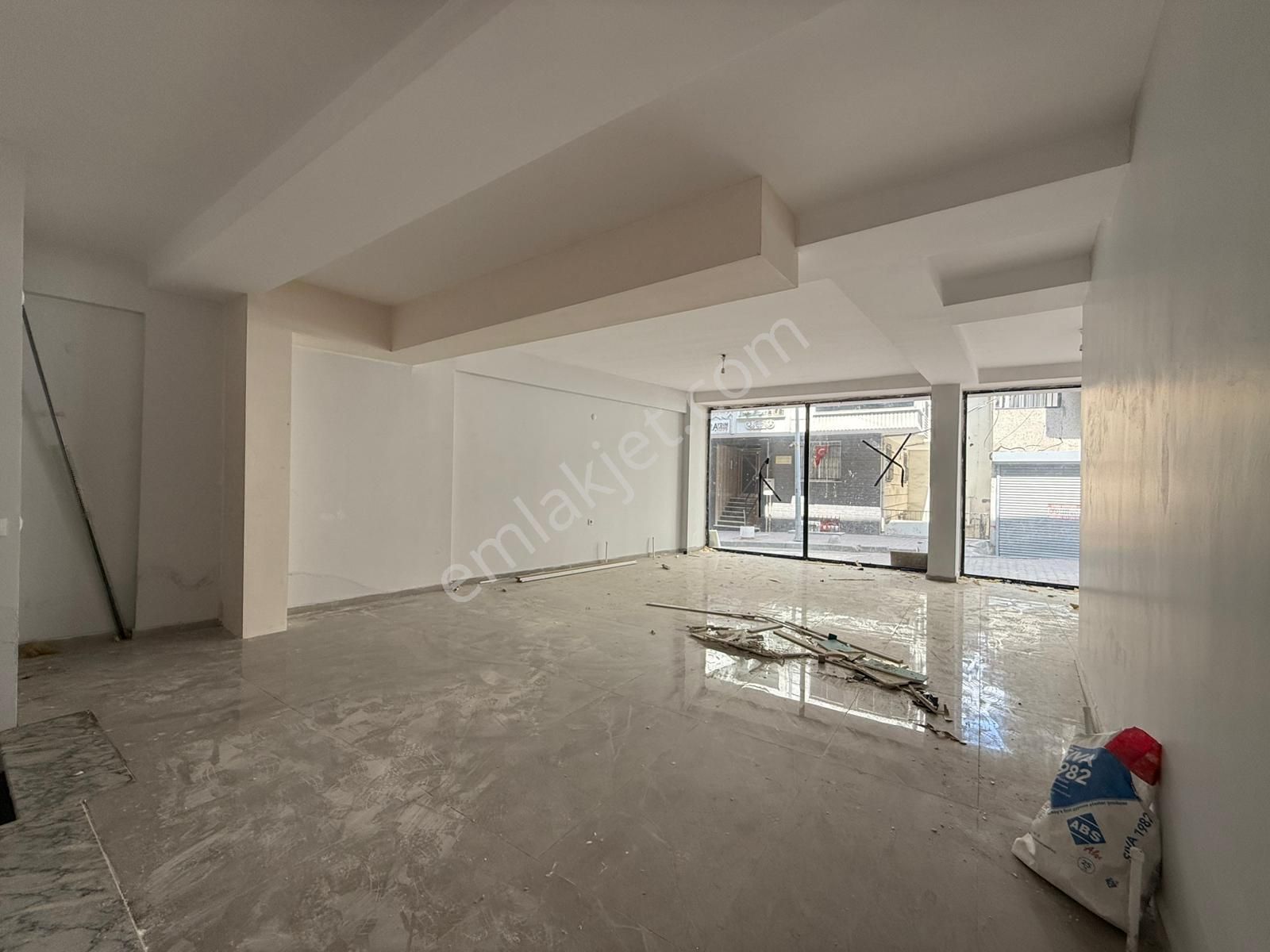 Bahçelievler Soğanlı'da Depolu Bahçe Kullanımlı 400m2 Dükkan - Görsel 9