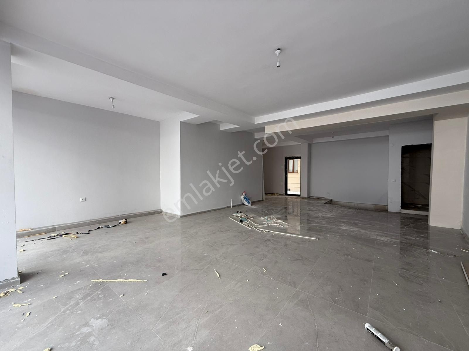 Bahçelievler Soğanlı'da Depolu Bahçe Kullanımlı 400m2 Dükkan - Görsel 6