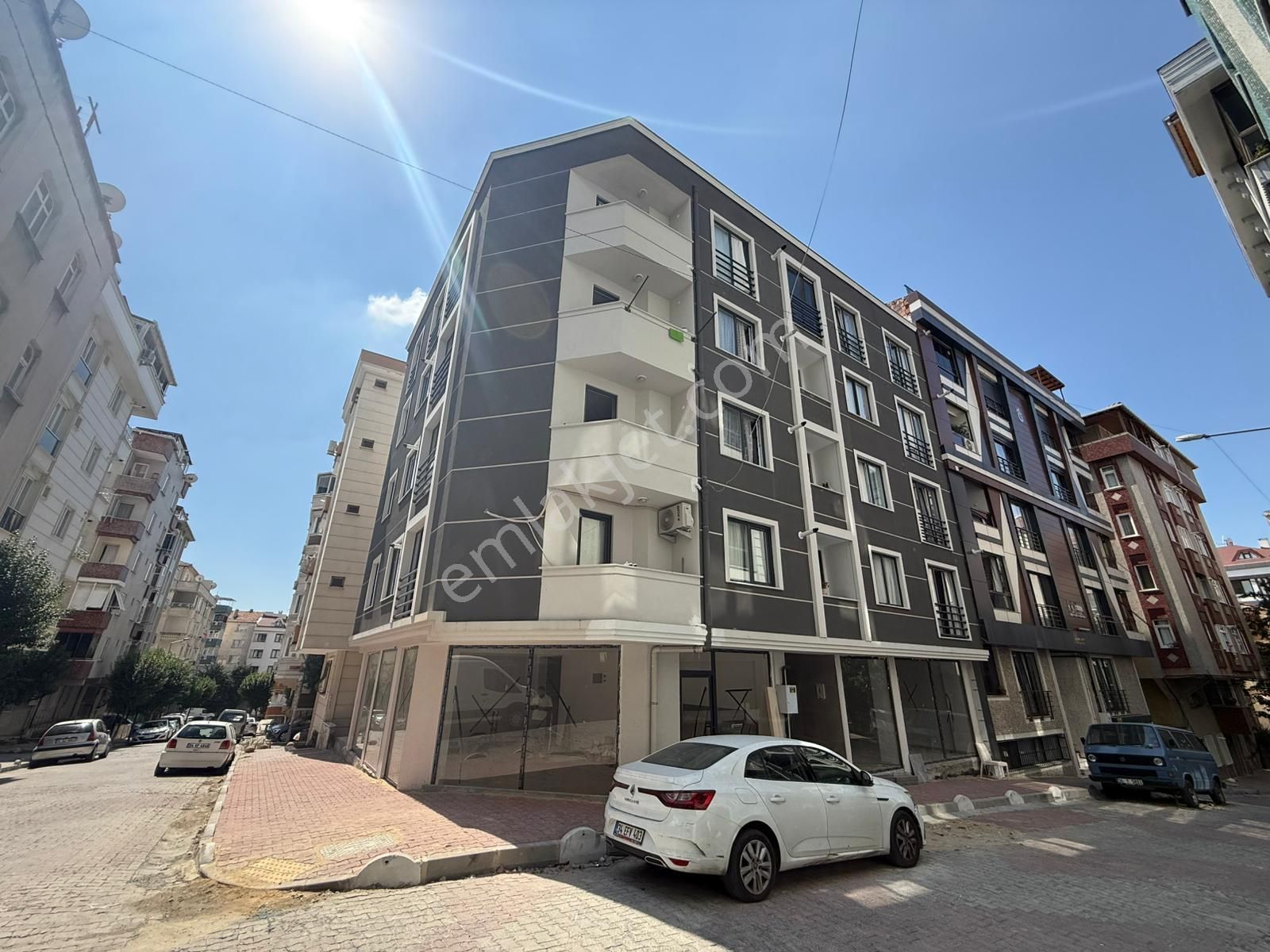 Bahçelievler Soğanlı'da Depolu Bahçe Kullanımlı 400m2 Dükkan - Görsel 2