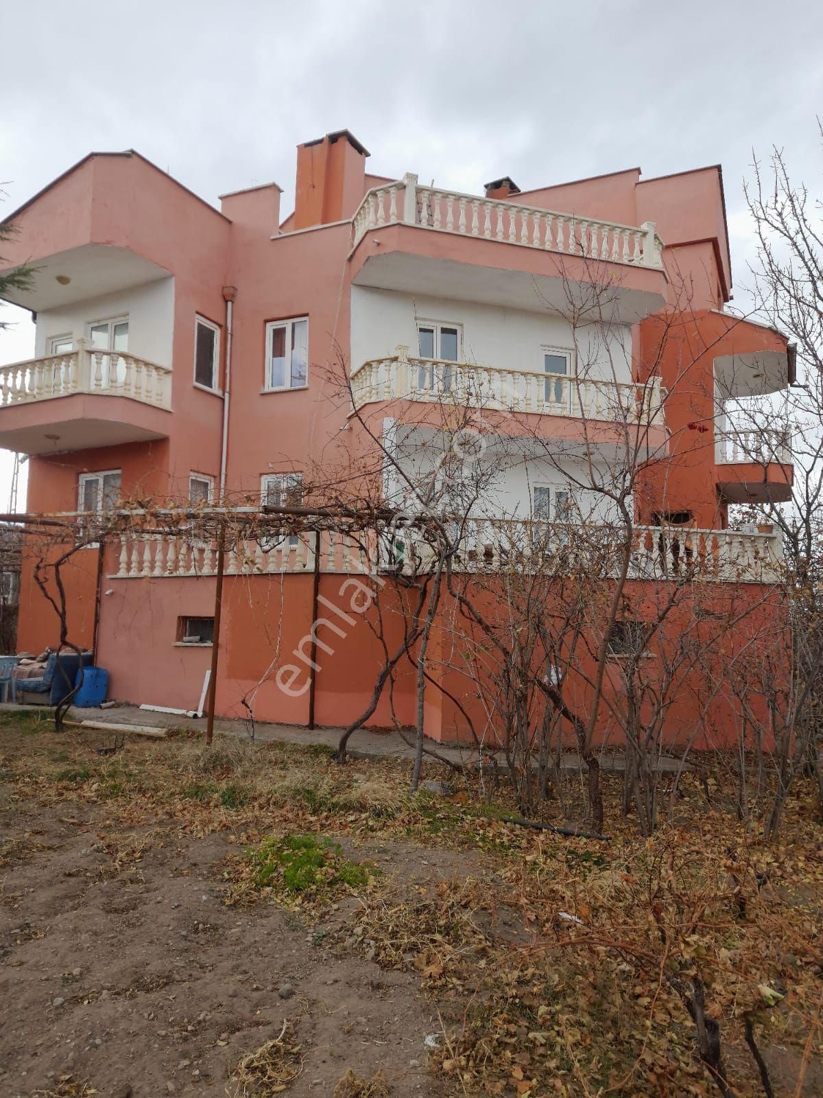 Hacılar Beğendik 3 Kat Satlık Villa