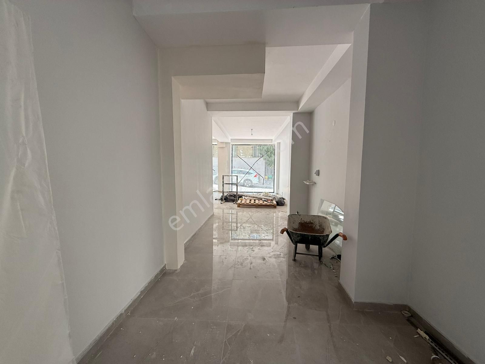 Bahçelievler Soğanlı'da Depolu Bahçe Kullanımlı 300m2 Dükkan - Görsel 8