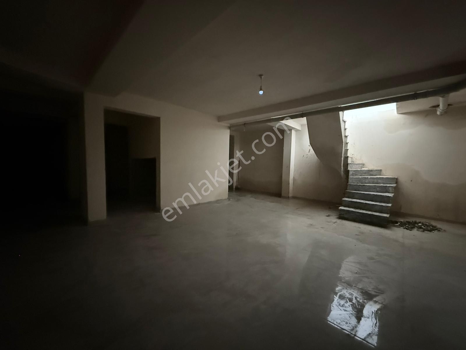 Bahçelievler Soğanlı'da Depolu Bahçe Kullanımlı 300m2 Dükkan - Görsel 17