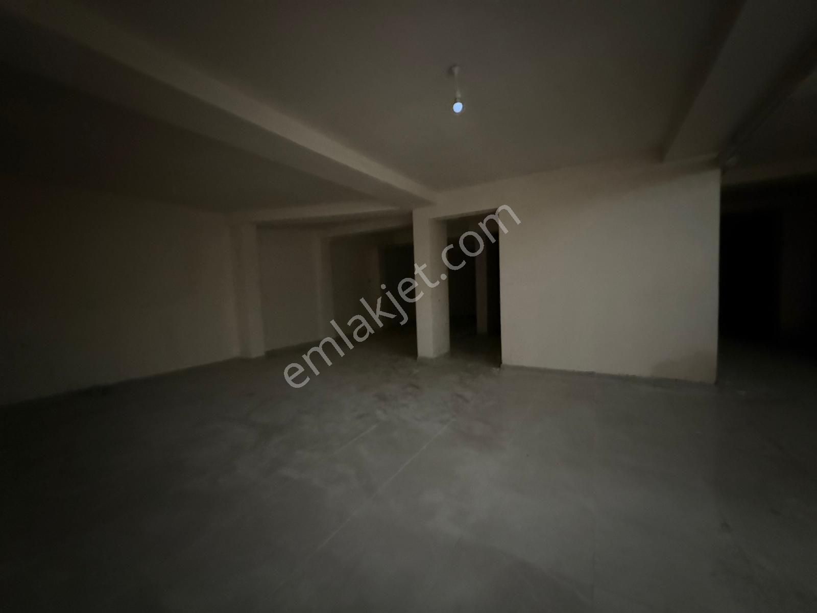 Bahçelievler Soğanlı'da Depolu Bahçe Kullanımlı 300m2 Dükkan - Görsel 16