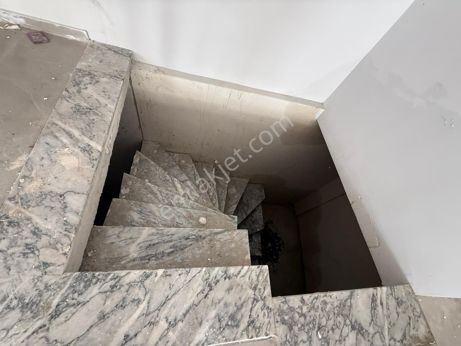 Bahçelievler Soğanlı'da Depolu Bahçe Kullanımlı 300m2 Dükkan - Görsel 13