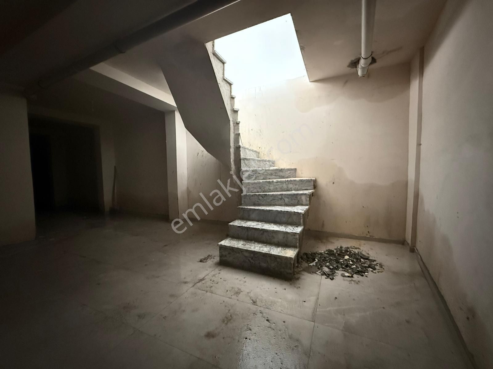 Bahçelievler Soğanlı'da Depolu Bahçe Kullanımlı 300m2 Dükkan - Görsel 14