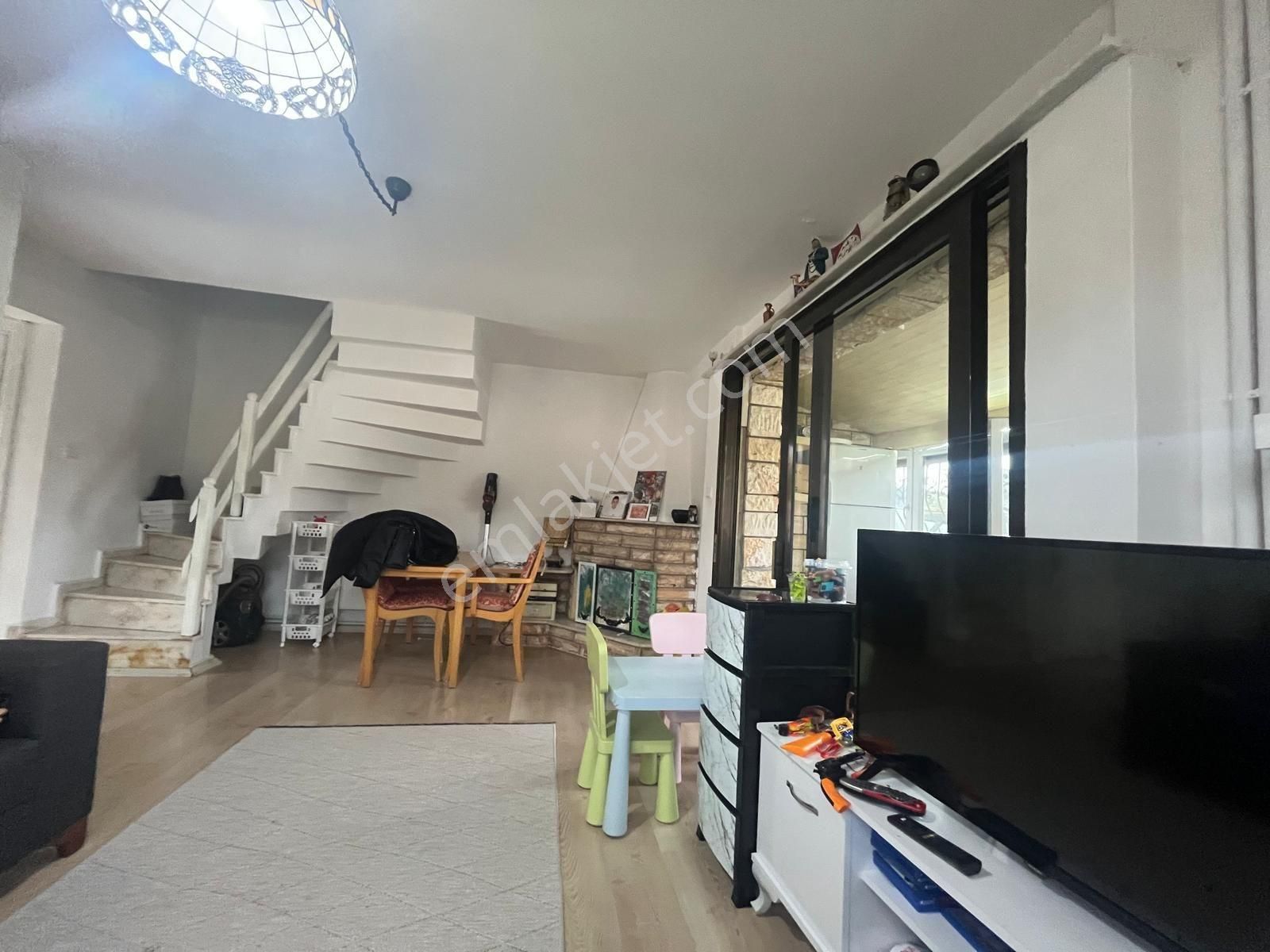 Yenifoçada Müstakil Ev Ve Konut İmarlı Satılık Arsa - Görsel 3