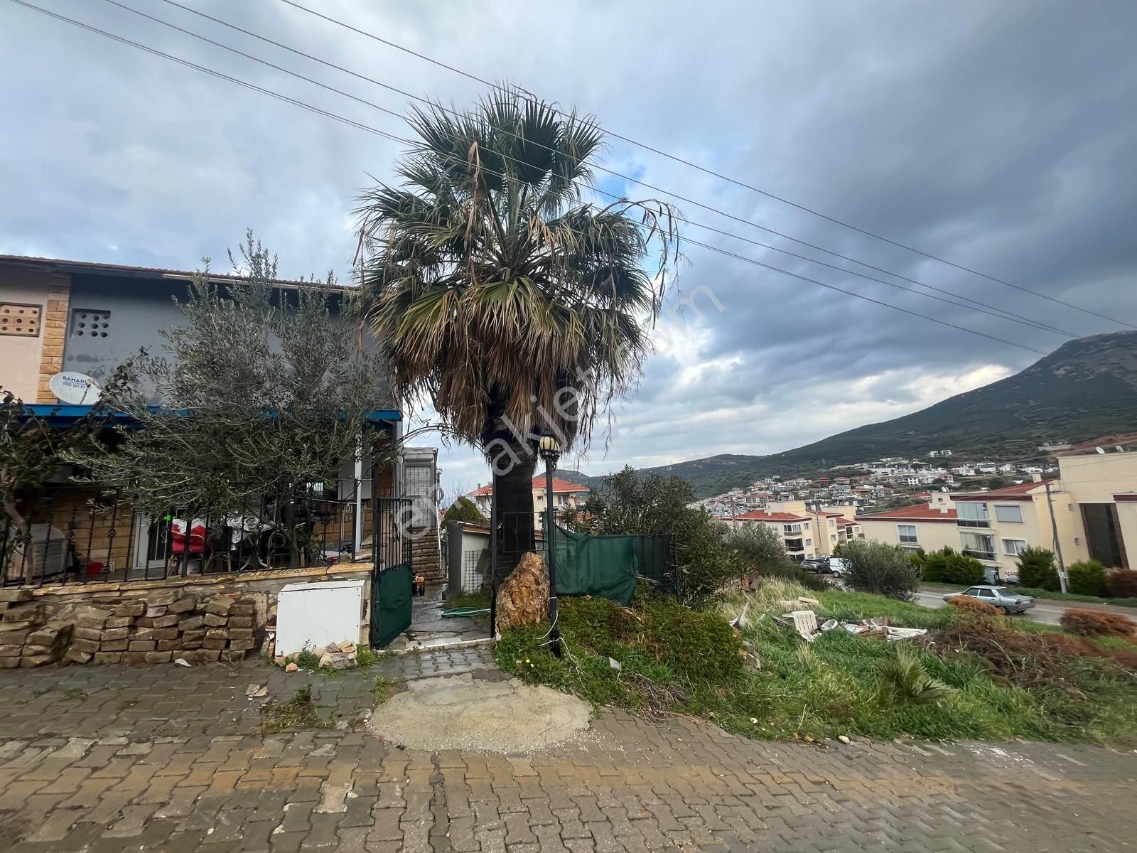 Yenifoçada Müstakil Ev Ve Konut İmarlı Satılık Arsa