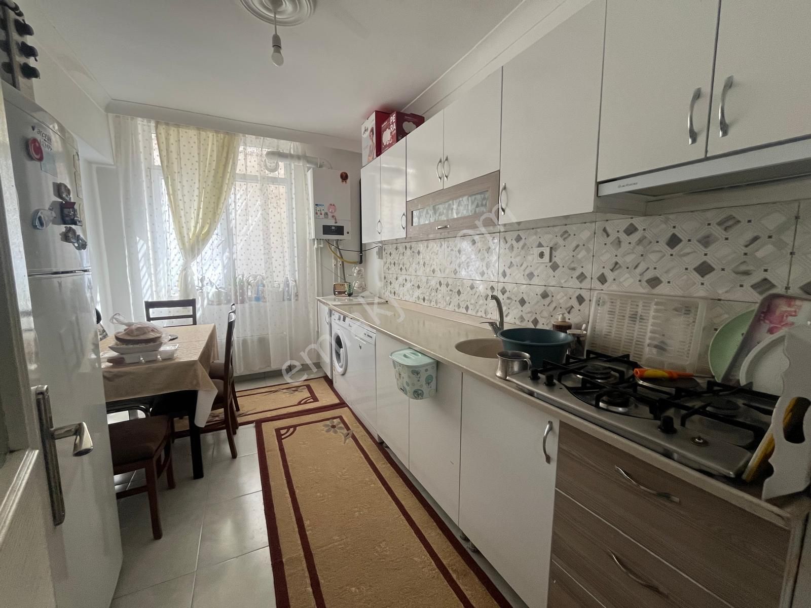 Vatan'dan Yeşiltepe'de Cadde Yakını 2+1 Geniş M2 Yapılı Masrafsız Oturuma Hazır Satılık Konut