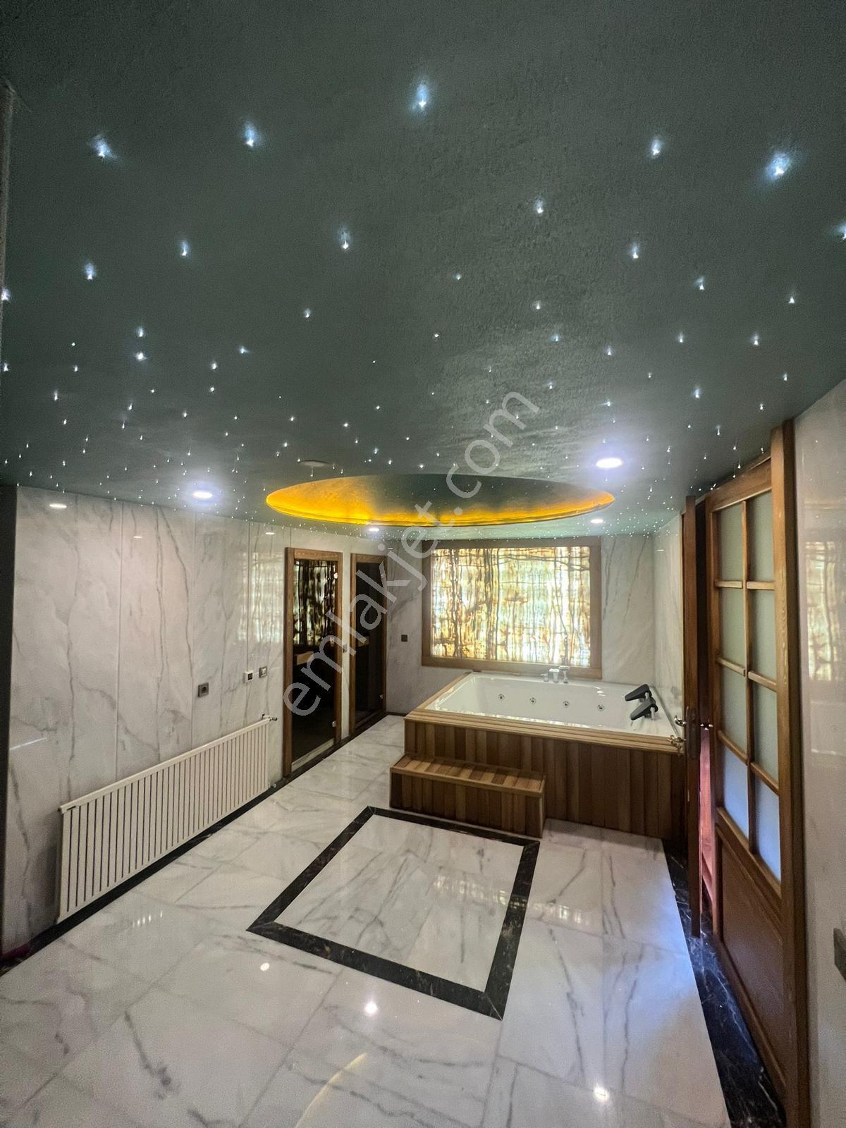 Kuşadası'nın En Gözde Villalarından 2500 M2 Arsa İçersinde Lüks Villa - Görsel 23