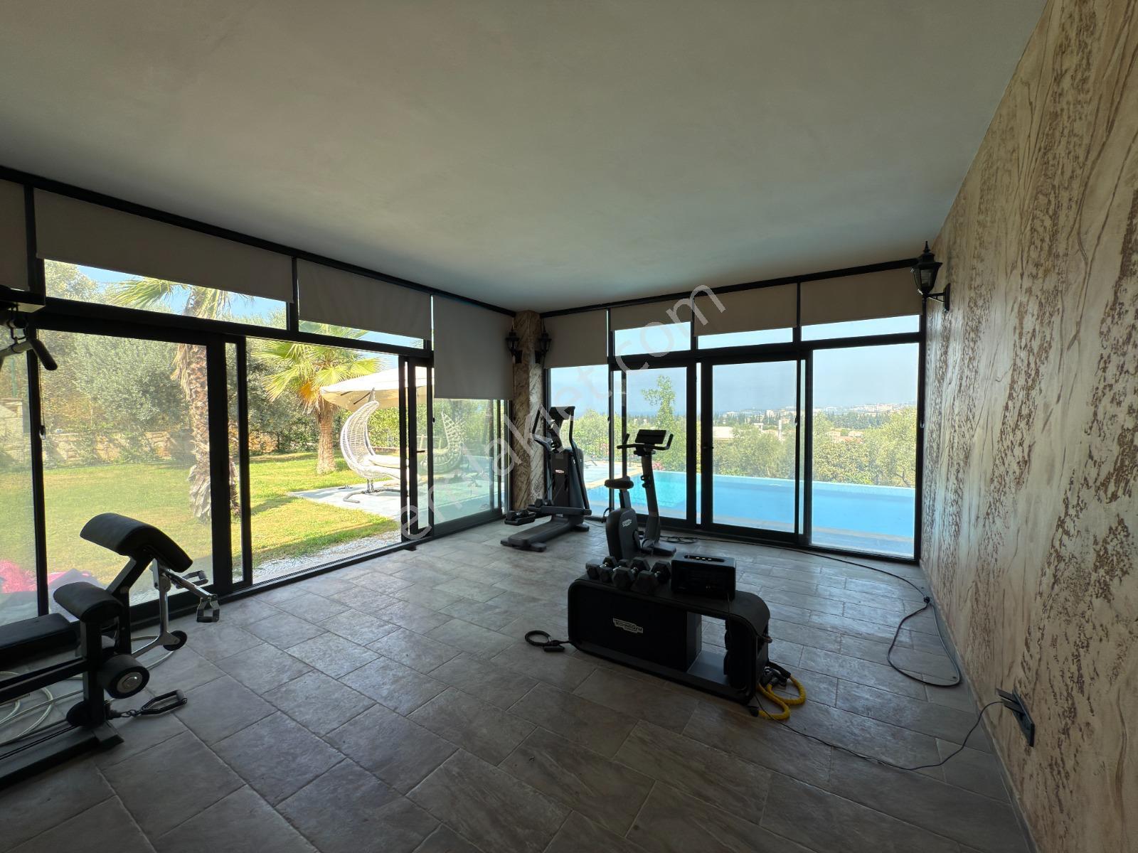 Kuşadası'nın En Gözde Villalarından 2500 M2 Arsa İçersinde Lüks Villa - Görsel 17
