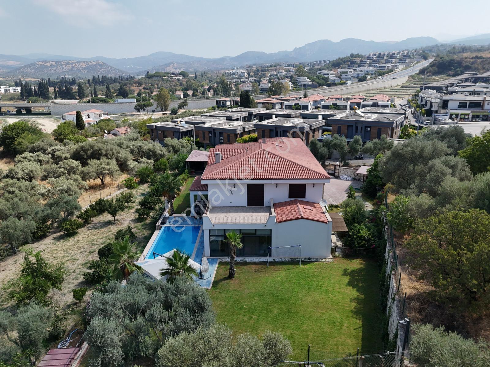 Kuşadası'nın En Gözde Villalarından 2500 M2 Arsa İçersinde Lüks Villa - Görsel 5