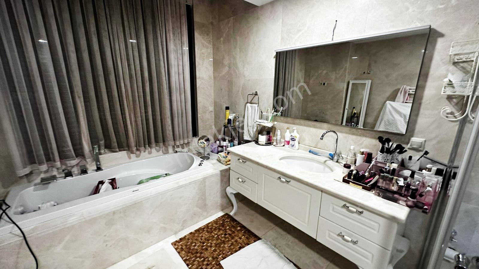 Kuşadası'nın En Gözde Villalarından 2500 M2 Arsa İçersinde Lüks Villa - Görsel 34