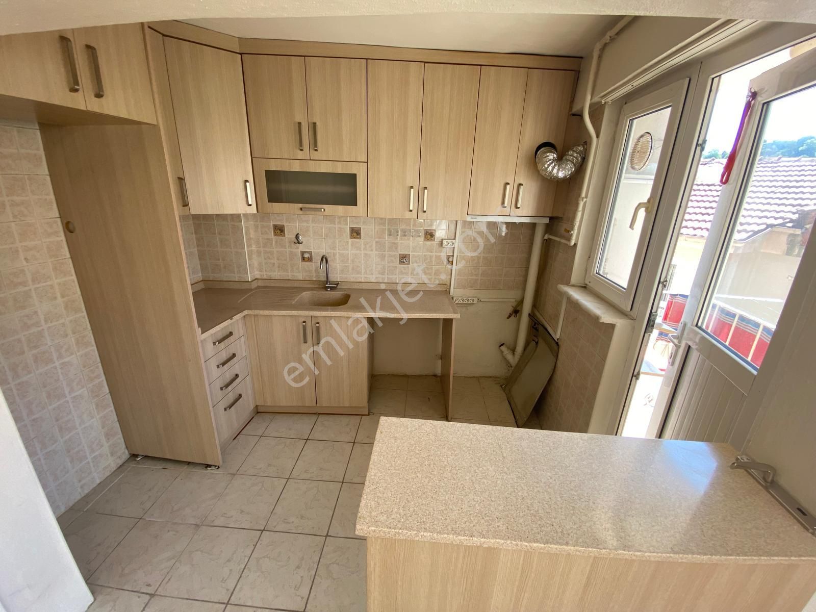 Osmangazi Muradiye'de Cadde Üstünde Ara Kat Kiralık Daire