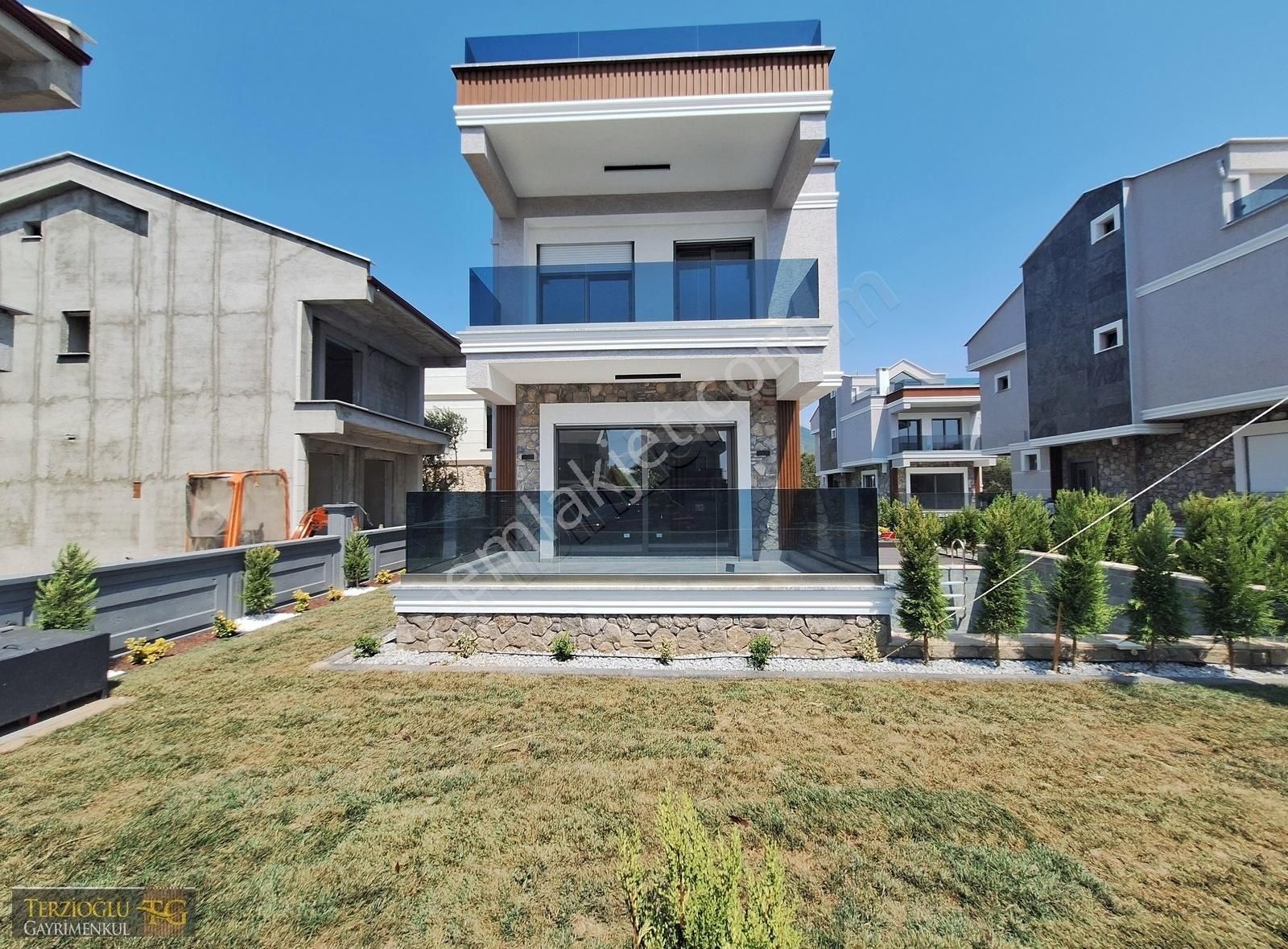 Terzioğlu'ndan Güre De Deniz Tarafı 350 M2 Arsada Havuzlu Villa - Görsel 24