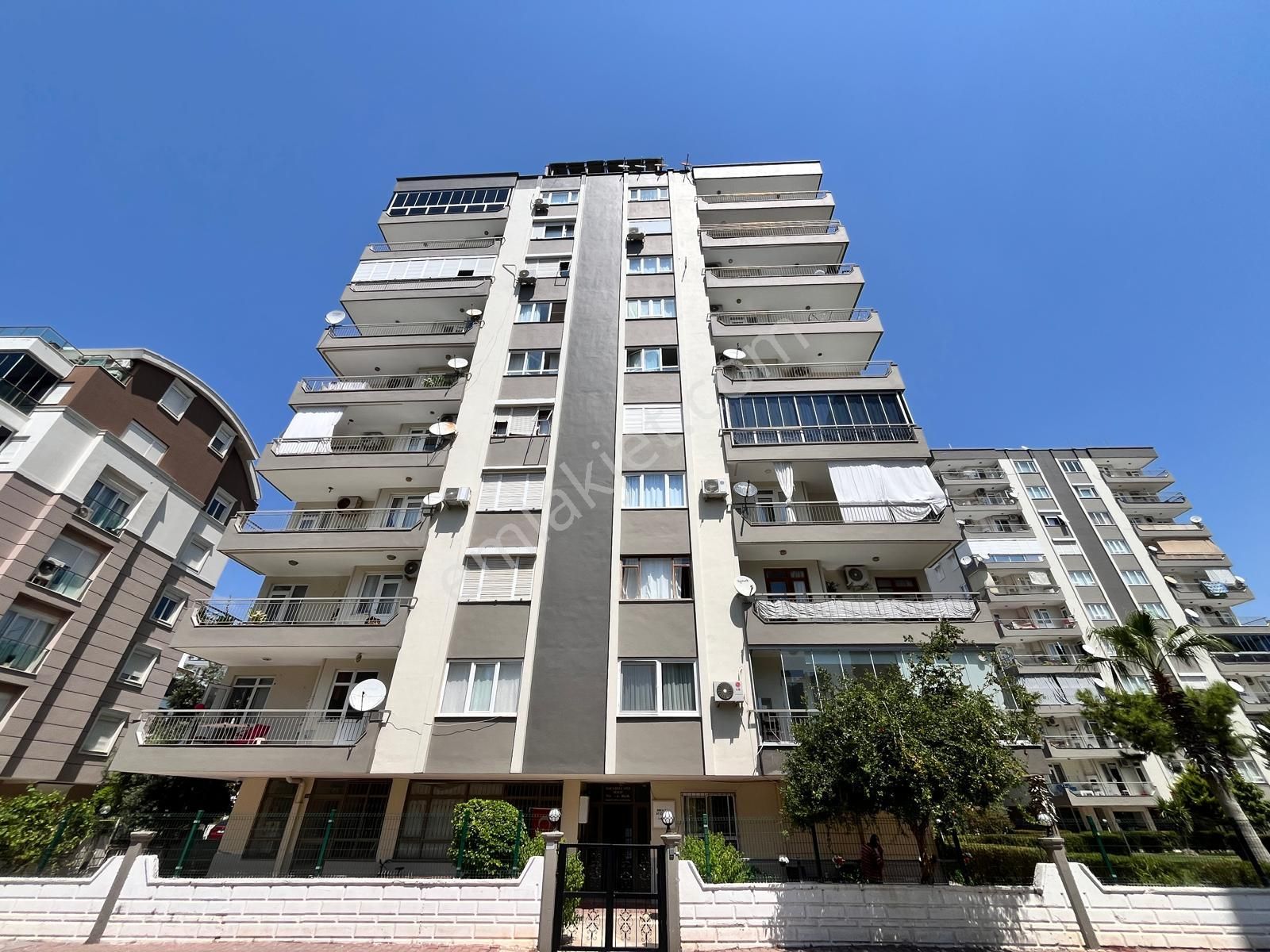 Anadolu Hastanesi Arkası 2 Teraslı 2 Mutfaklı Doğalgazlı İçi Yapılı Eşyalı 4+1