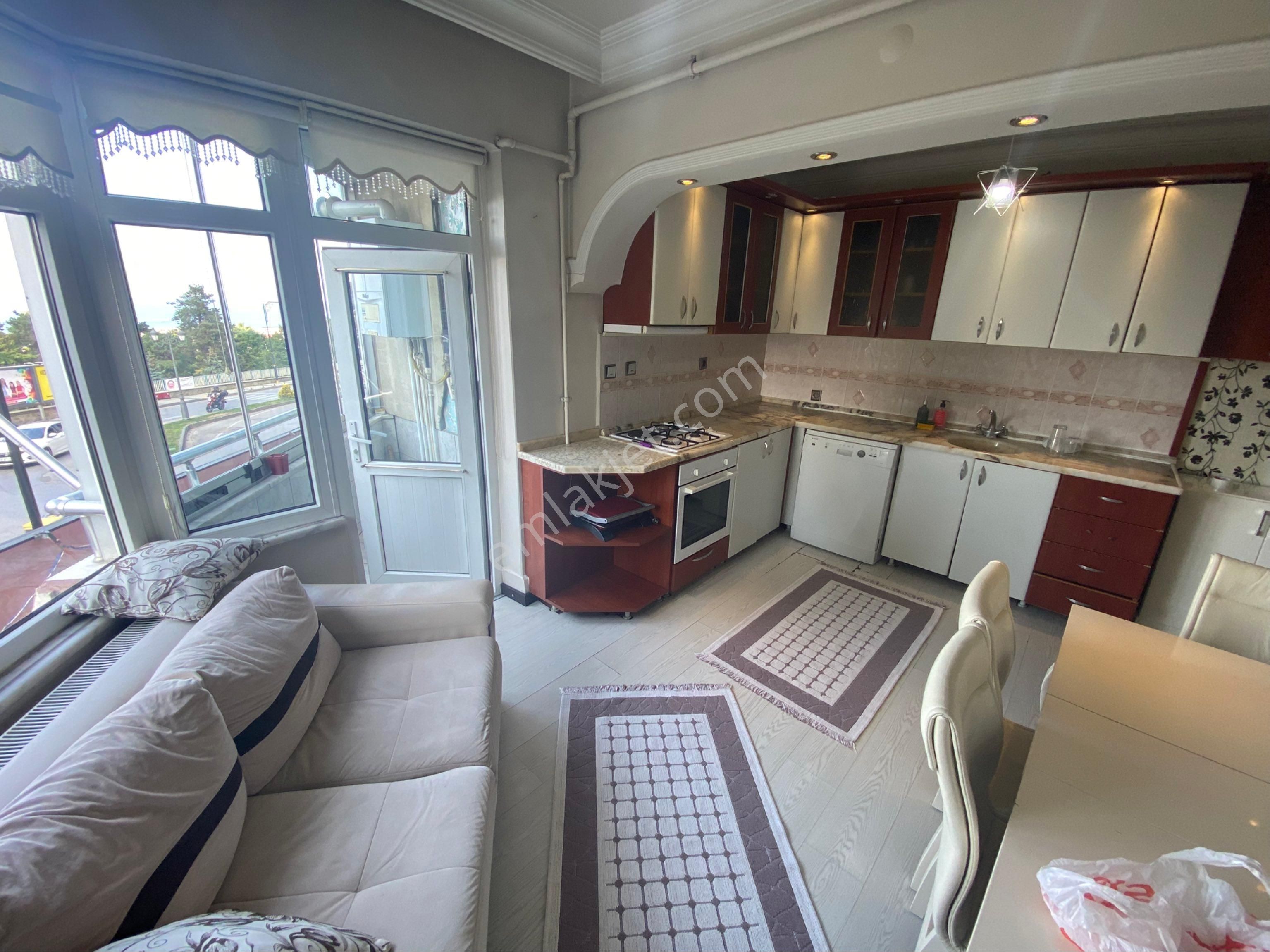 Yalı Gayrimenkul’den Ana Cadde Üzerinde Bayan’a Kiralık 3+1 Eşyalı Daire