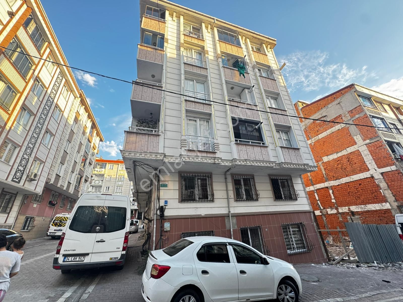 Esenyurt*2+1* Yüksek Giriş *açık Mutfak* 75m2 Acil Satılık!