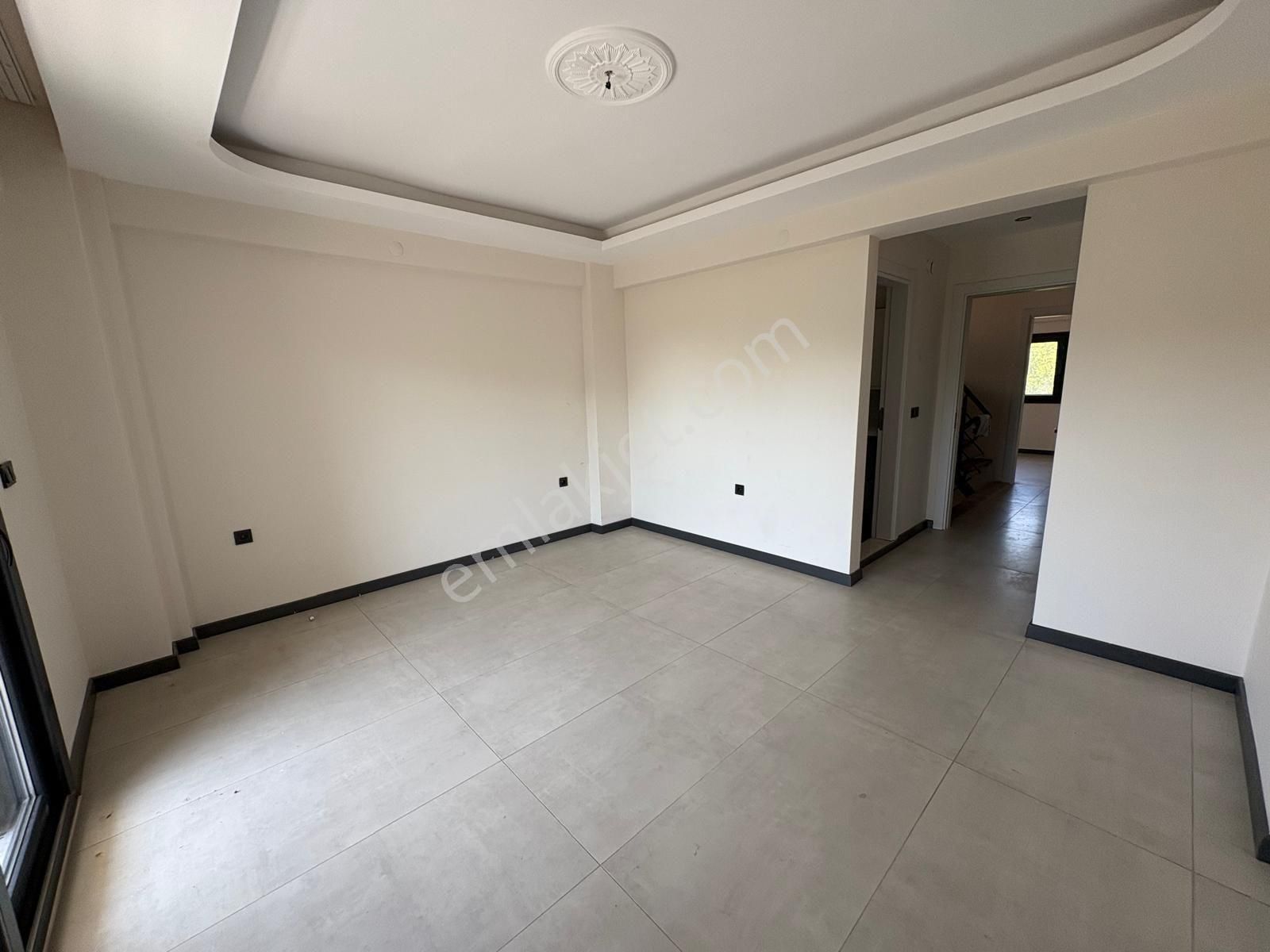 İnönü Mahallesi'nde 4+1 Havuzlu Yerden Isıtmalı Villa - Görsel 26