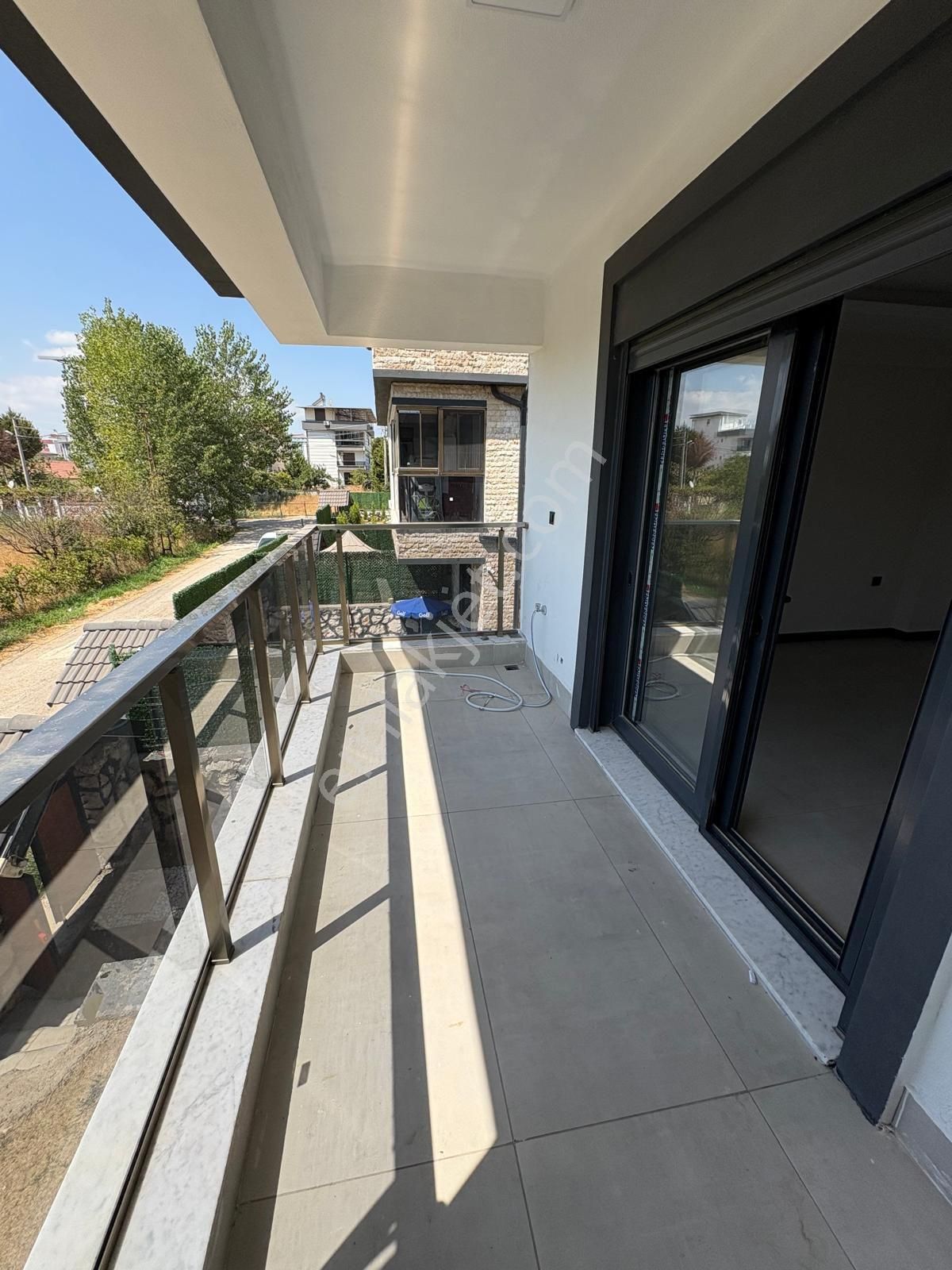 İnönü Mahallesi'nde 4+1 Havuzlu Yerden Isıtmalı Villa - Görsel 23