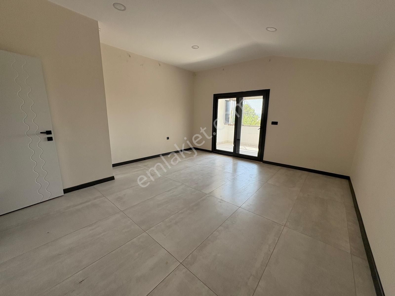 İnönü Mahallesi'nde 4+1 Havuzlu Yerden Isıtmalı Villa - Görsel 16