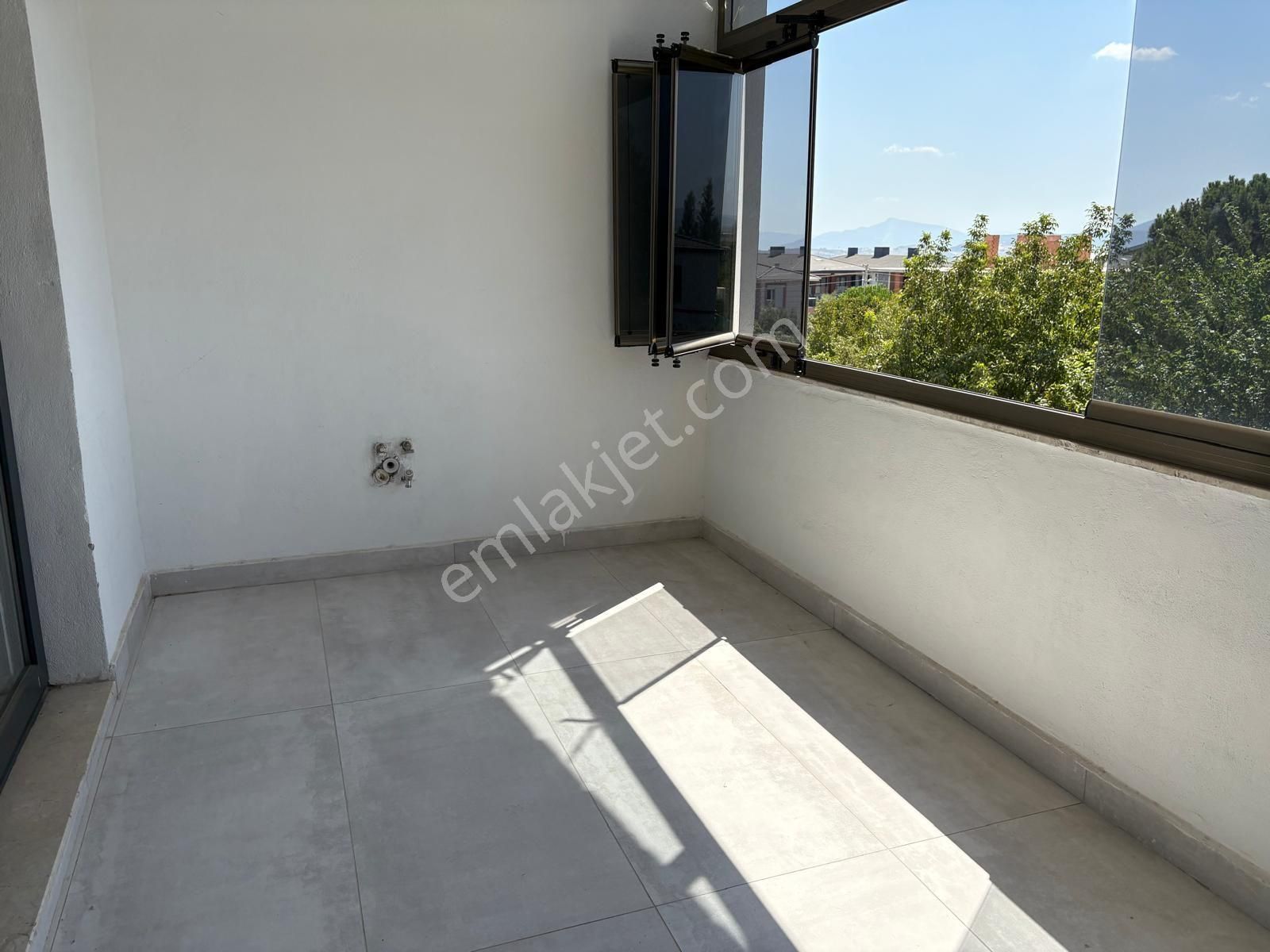 İnönü Mahallesi'nde 4+1 Havuzlu Yerden Isıtmalı Villa - Görsel 14