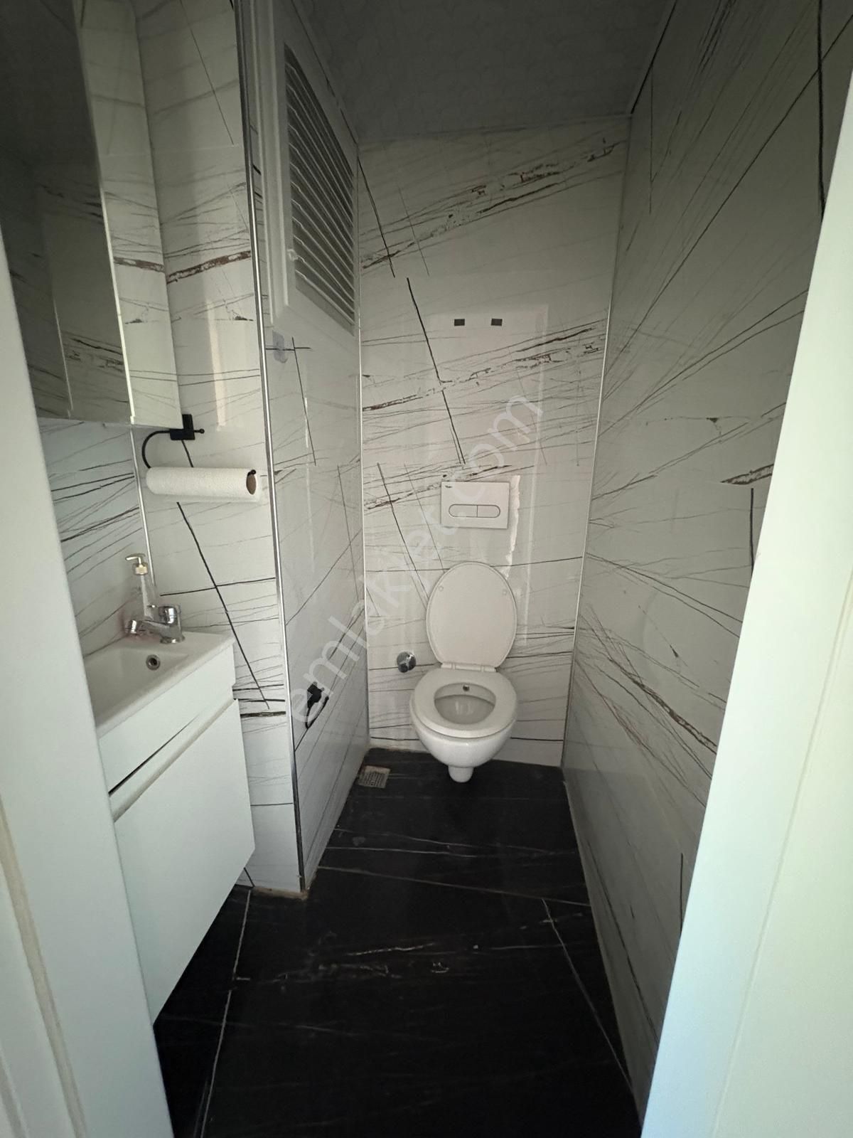 İnönü Mahallesi'nde 4+1 Havuzlu Yerden Isıtmalı Villa - Görsel 29