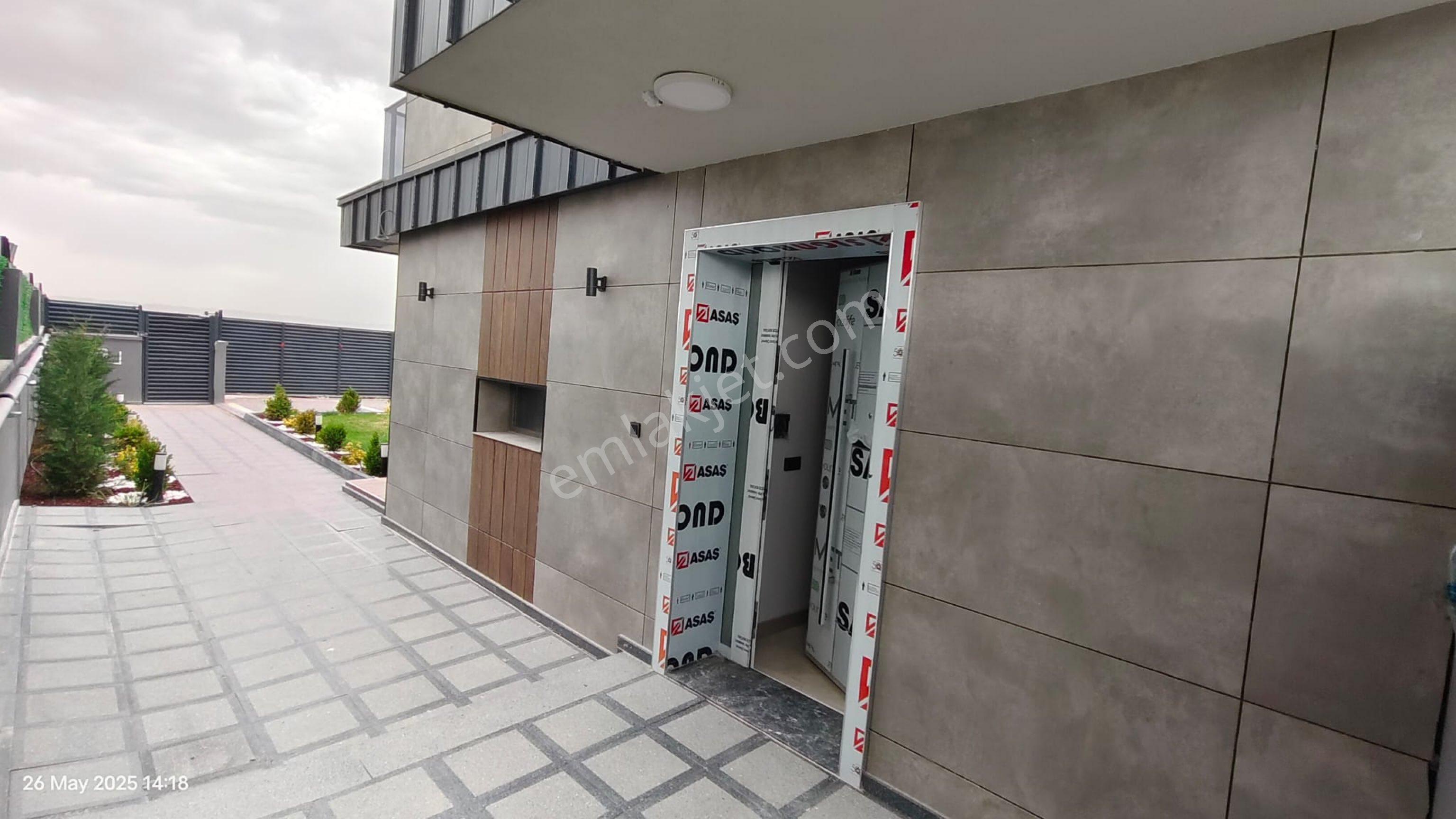 Bağlıca’da 5 + 1hamamlı Saunalı Satılık Villa - Görsel 14