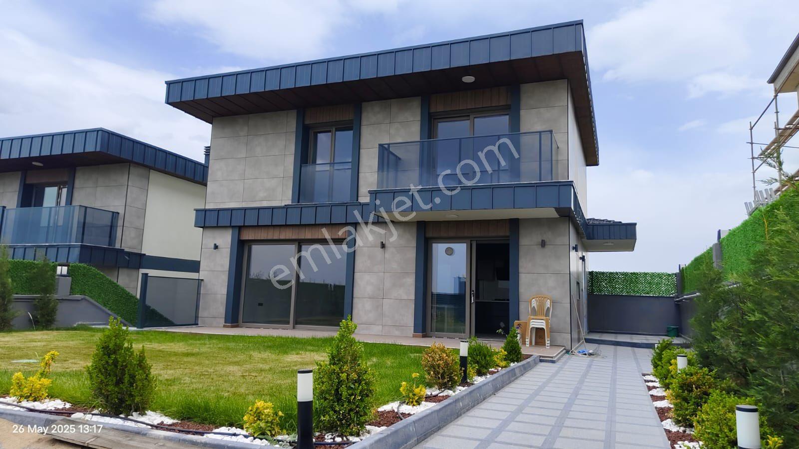 Bağlıca’da 5 + 1hamamlı Saunalı Satılık Villa - Görsel 25